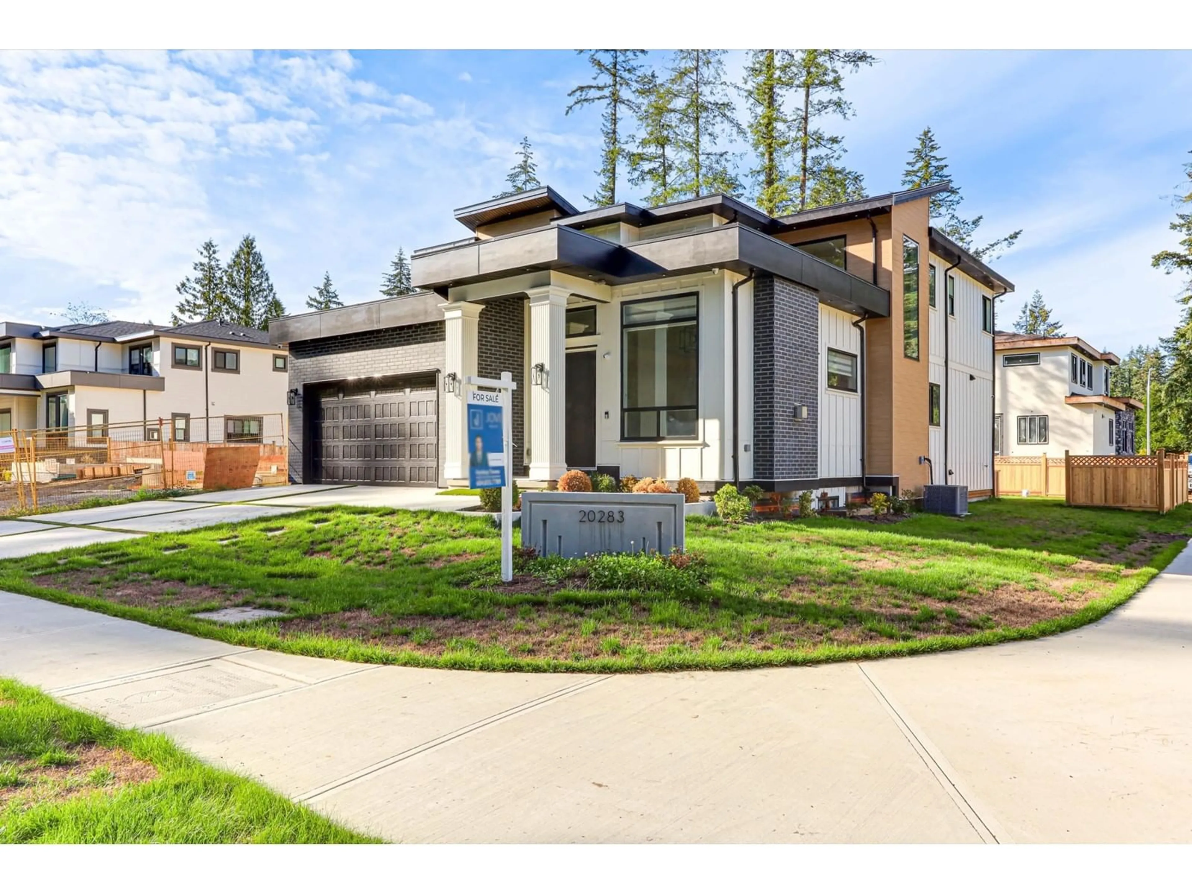 Frontside or backside of a home, the street view for 20283 27 AVENUE, Langley British Columbia V2Z0B6