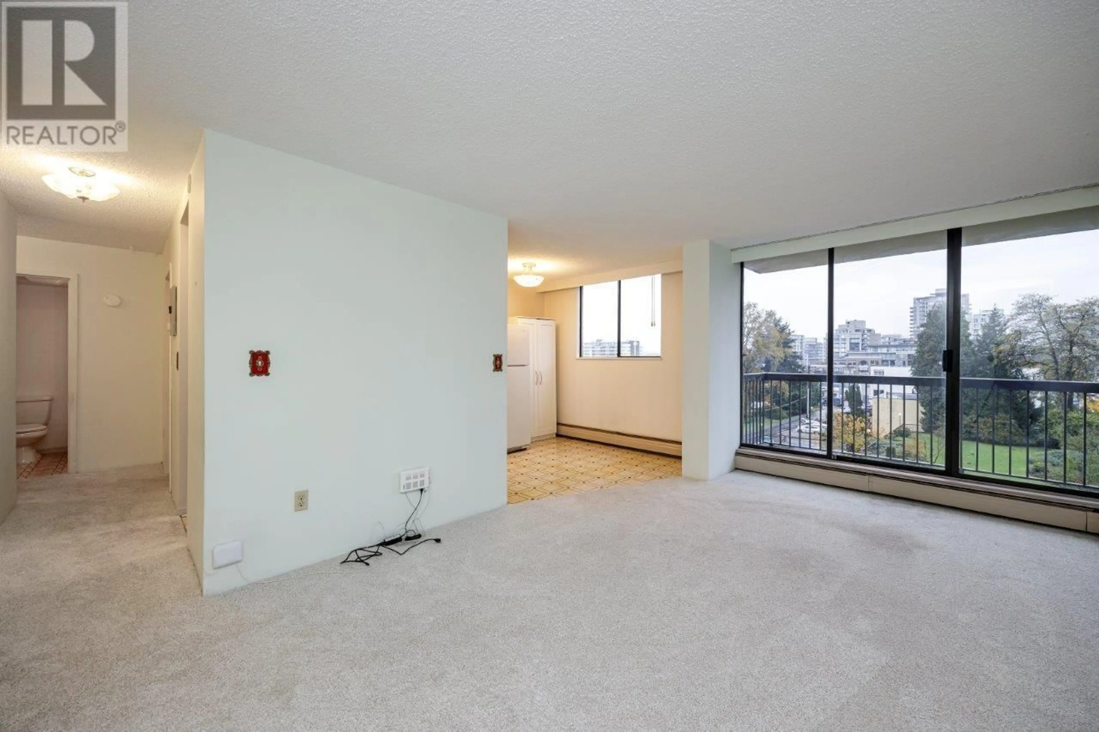 A pic of a room, carpet floors for 403 145 ST. GEORGES AVENUE, North Vancouver British Columbia V7L3G8