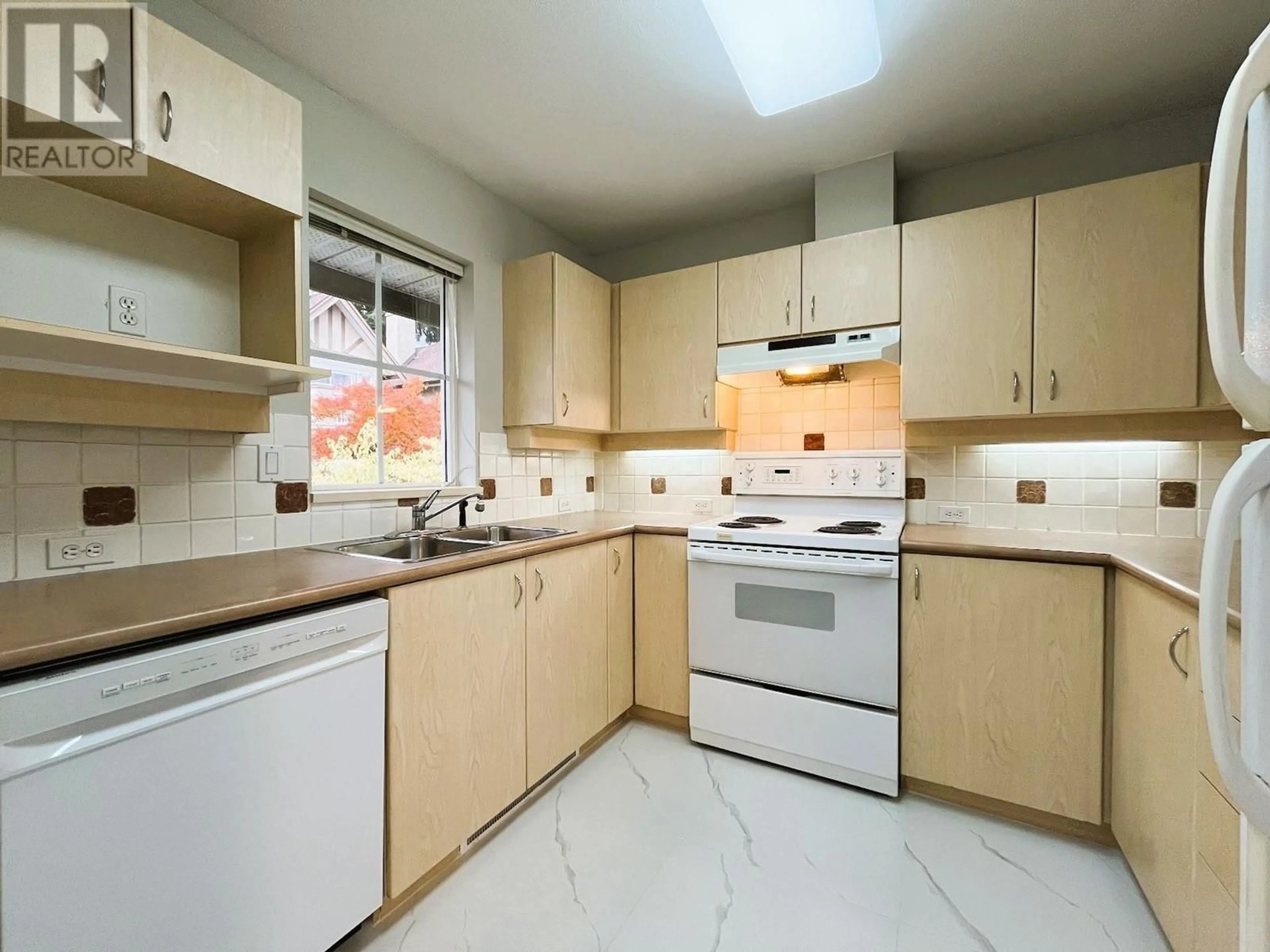 Standard kitchen, wood floors, cottage for 27 7238 18TH AVENUE, Burnaby British Columbia V3N1H3