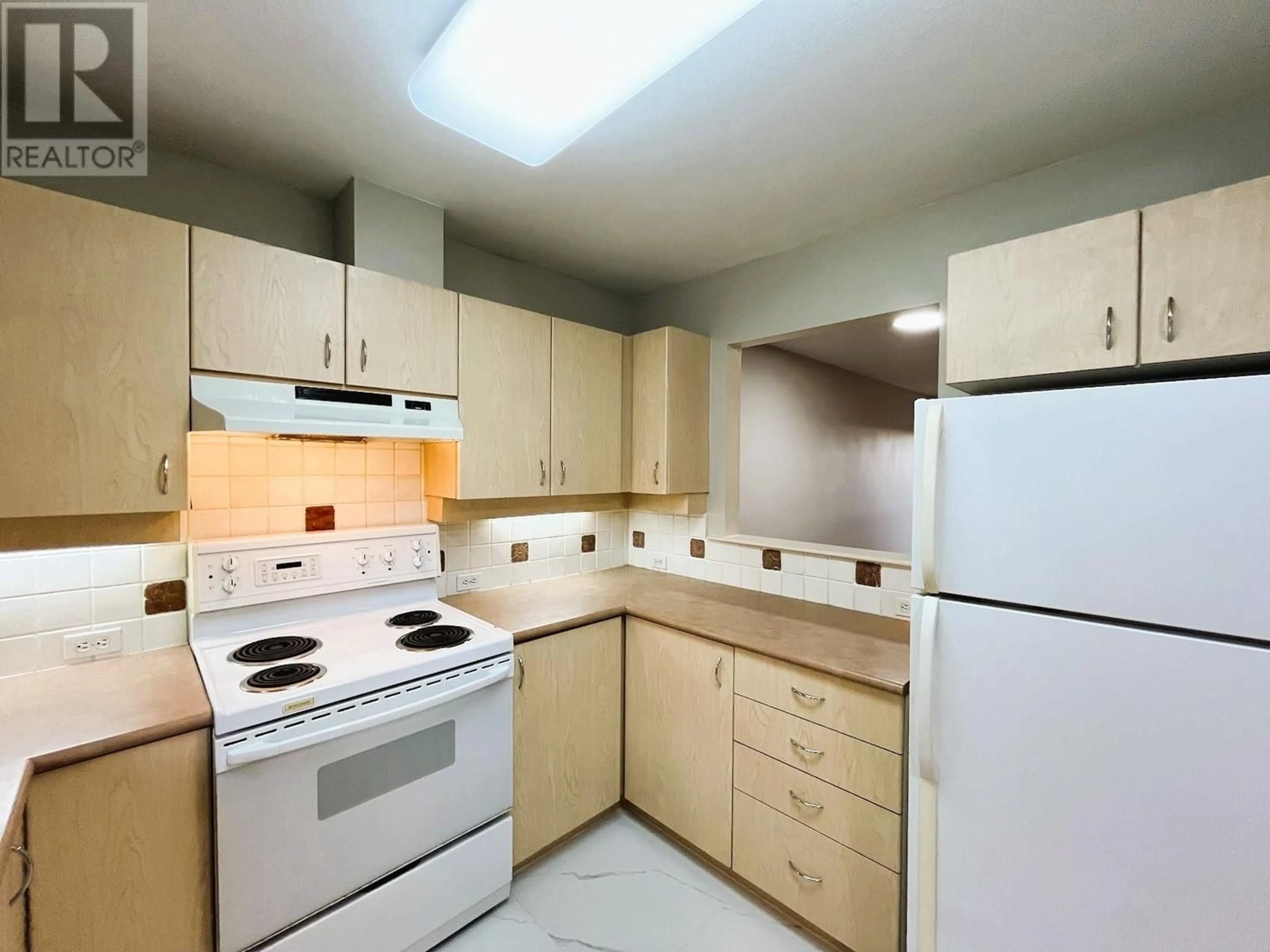 Standard kitchen, unknown floor, cottage for 27 7238 18TH AVENUE, Burnaby British Columbia V3N1H3