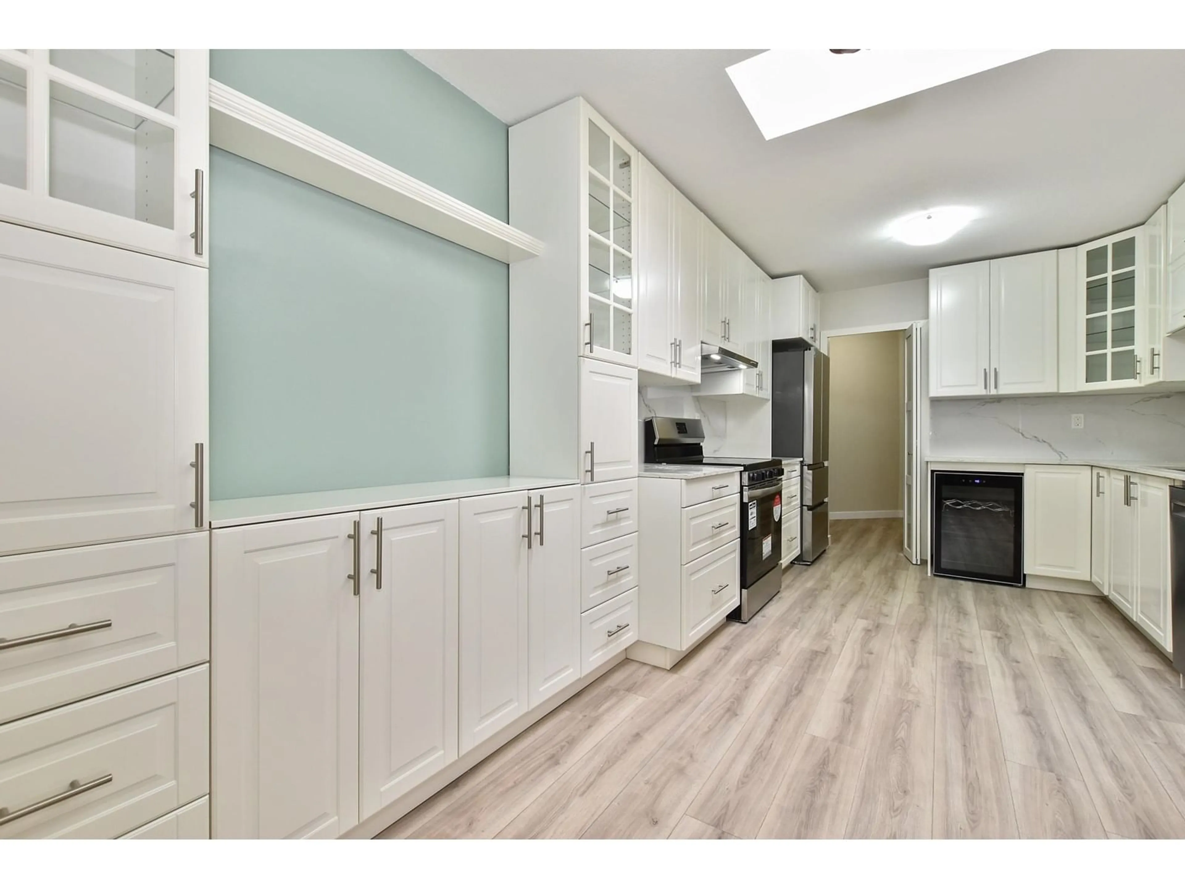 Open concept kitchen for 304 32669 GEORGE FERGUSON WAY, Abbotsford British Columbia V2T4E4