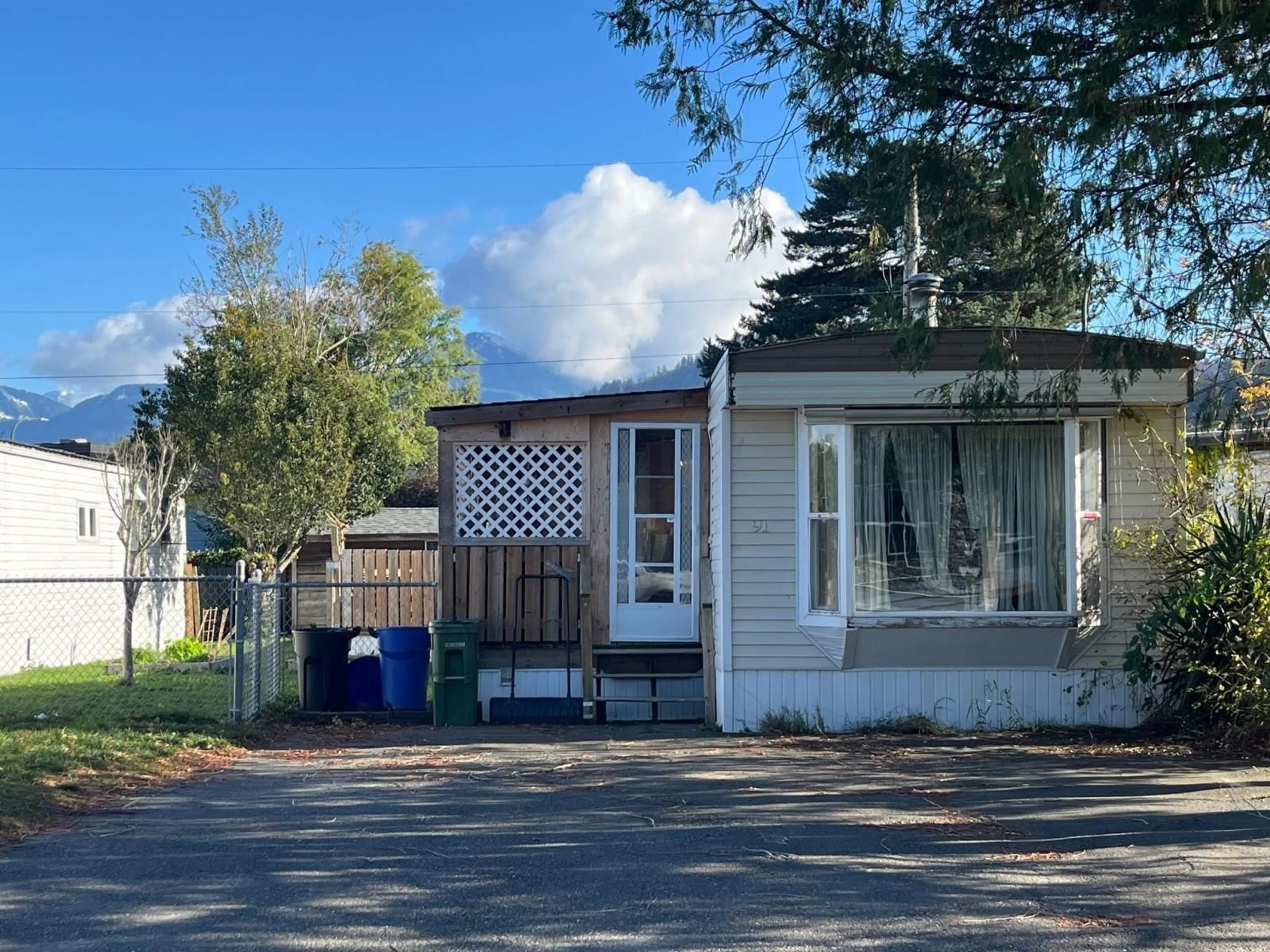 Home with vinyl exterior material, street for 91 - 45640 WATSON ROAD, Chilliwack British Columbia V2R3P9