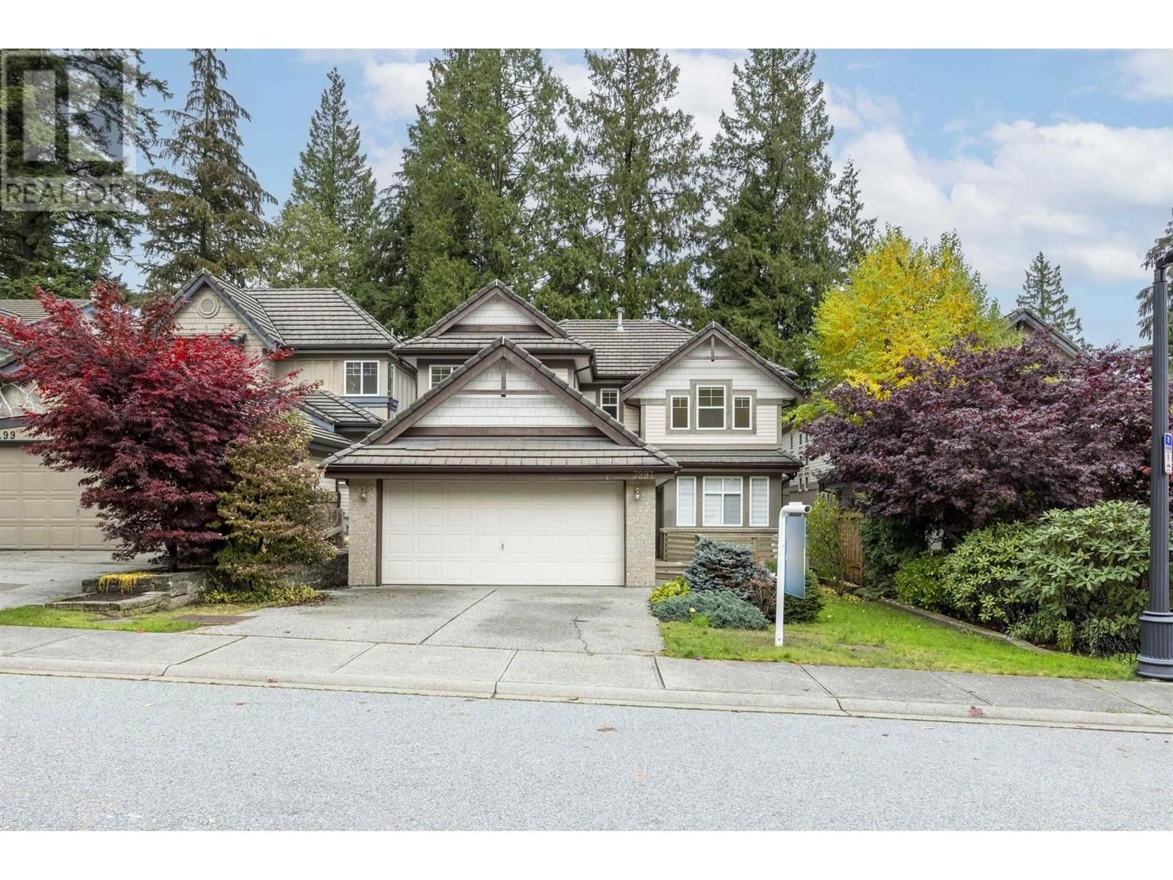 Frontside or backside of a home, the street view for 3297 CHARTWELL GRN, Coquitlam British Columbia V3E3N1