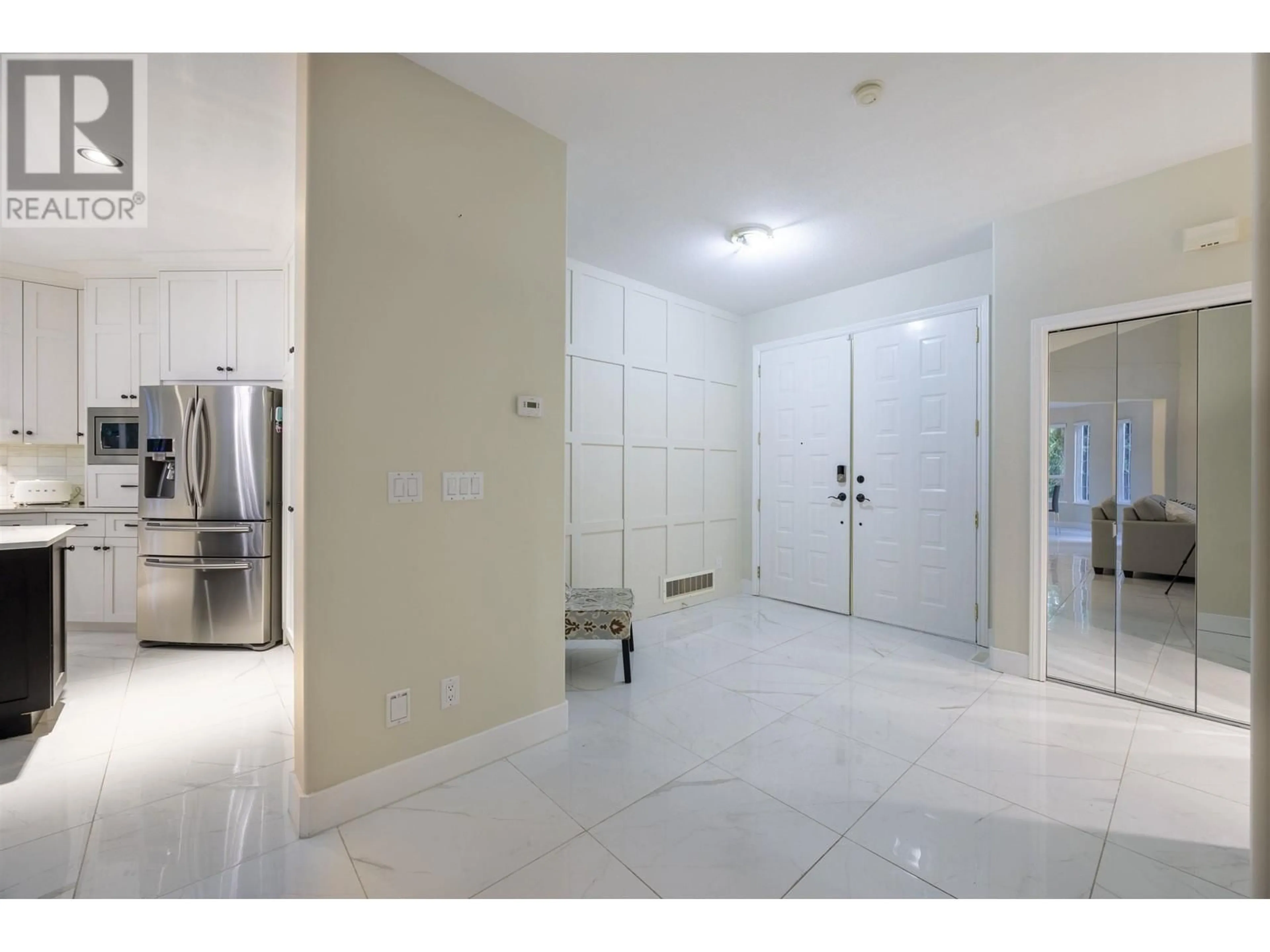 Indoor foyer, cement floor for 3297 CHARTWELL GRN, Coquitlam British Columbia V3E3N1