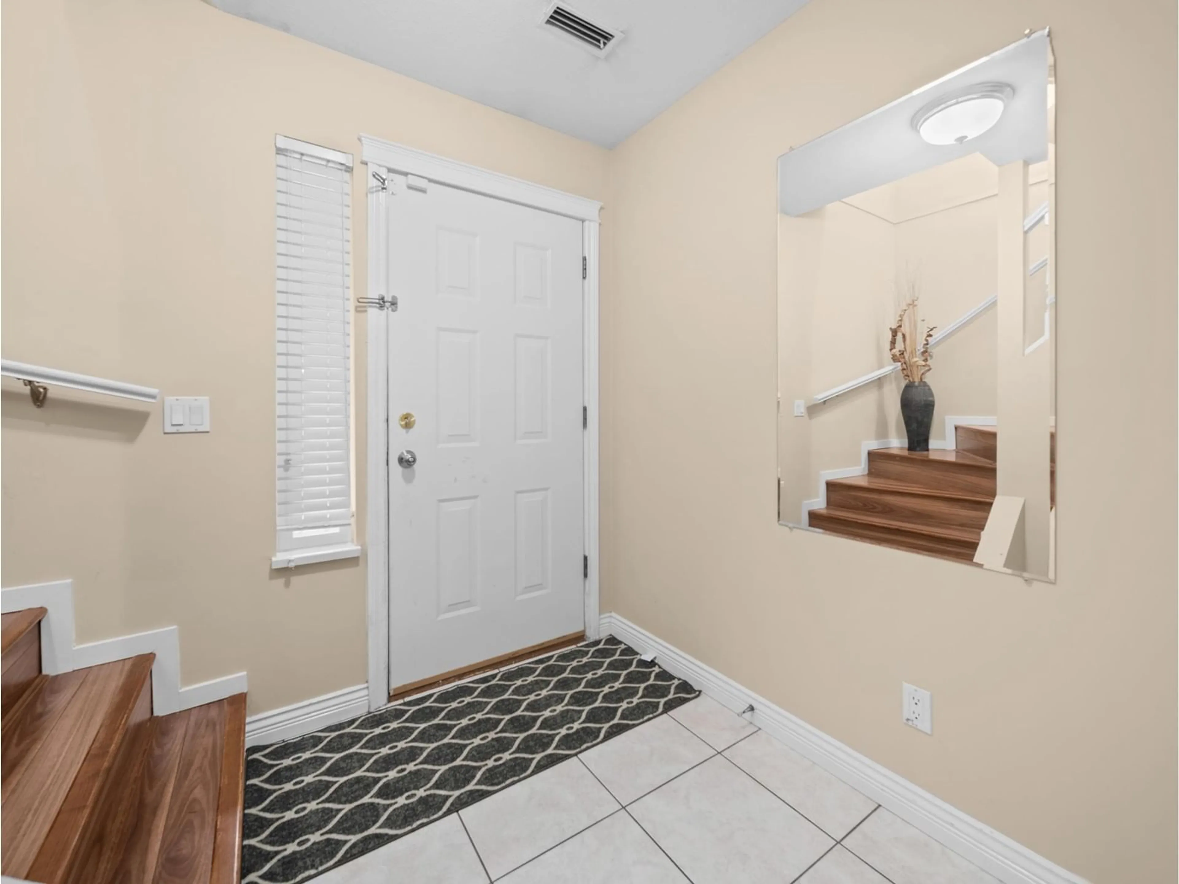 Indoor entryway, not visible floor for 12272 73A AVENUE, Surrey British Columbia V3W9J3