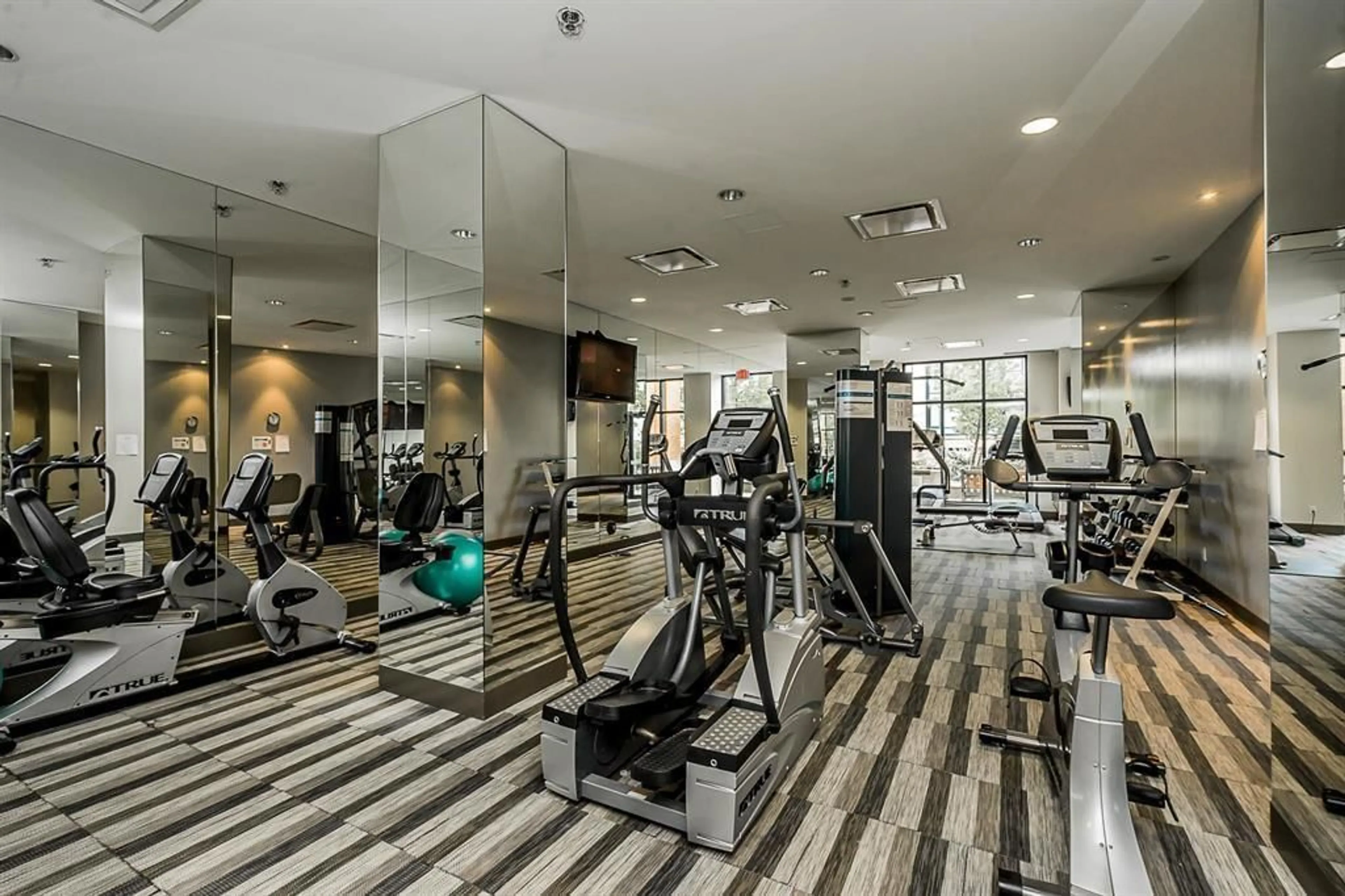 Gym or fitness room for 507 - 10777 UNIVERSITY, Surrey British Columbia V3T0E6