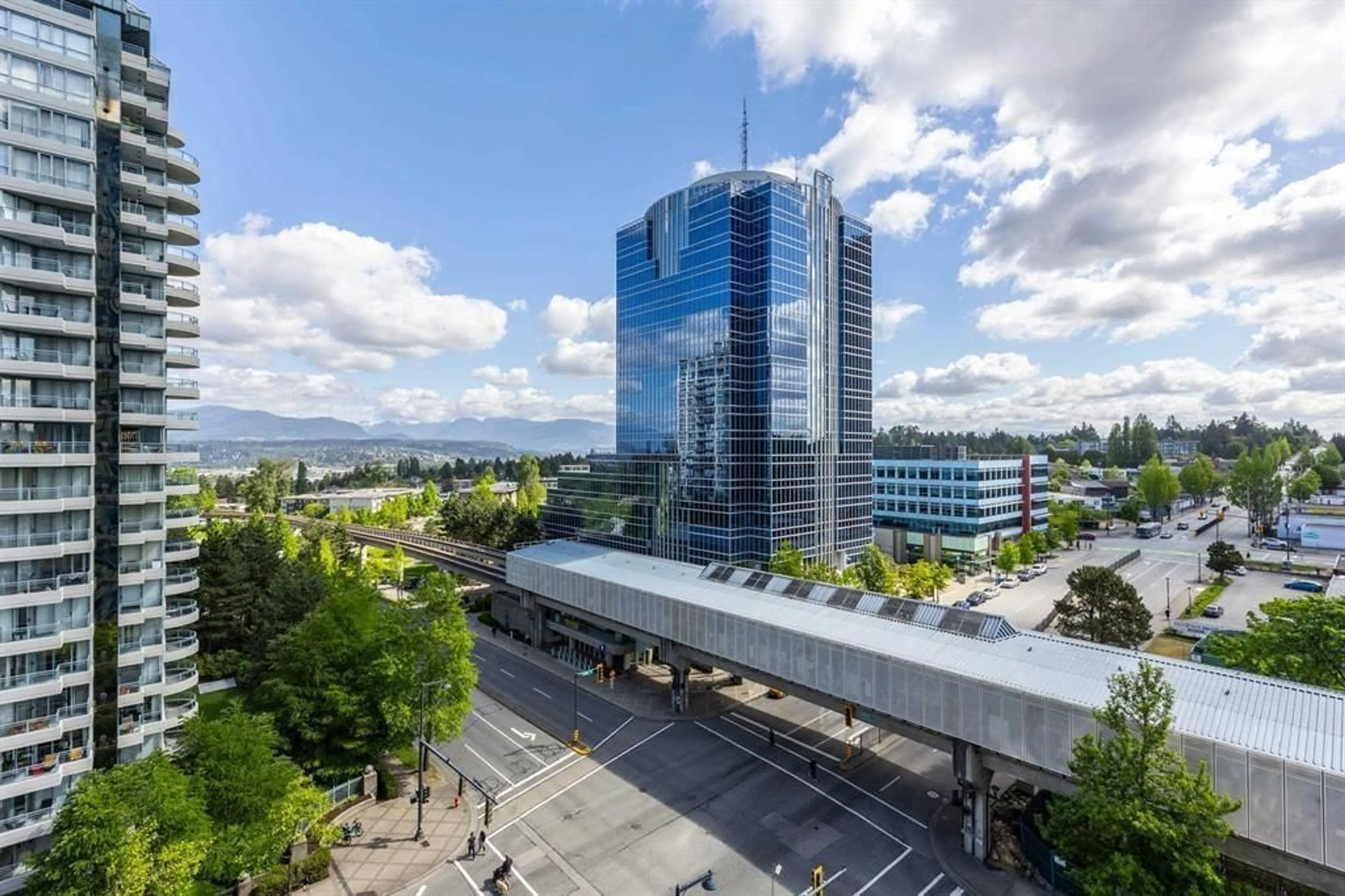 A pic from outside/outdoor area/front of a property/back of a property/a pic from drone, city buildings view from balcony for 507 - 10777 UNIVERSITY, Surrey British Columbia V3T0E6
