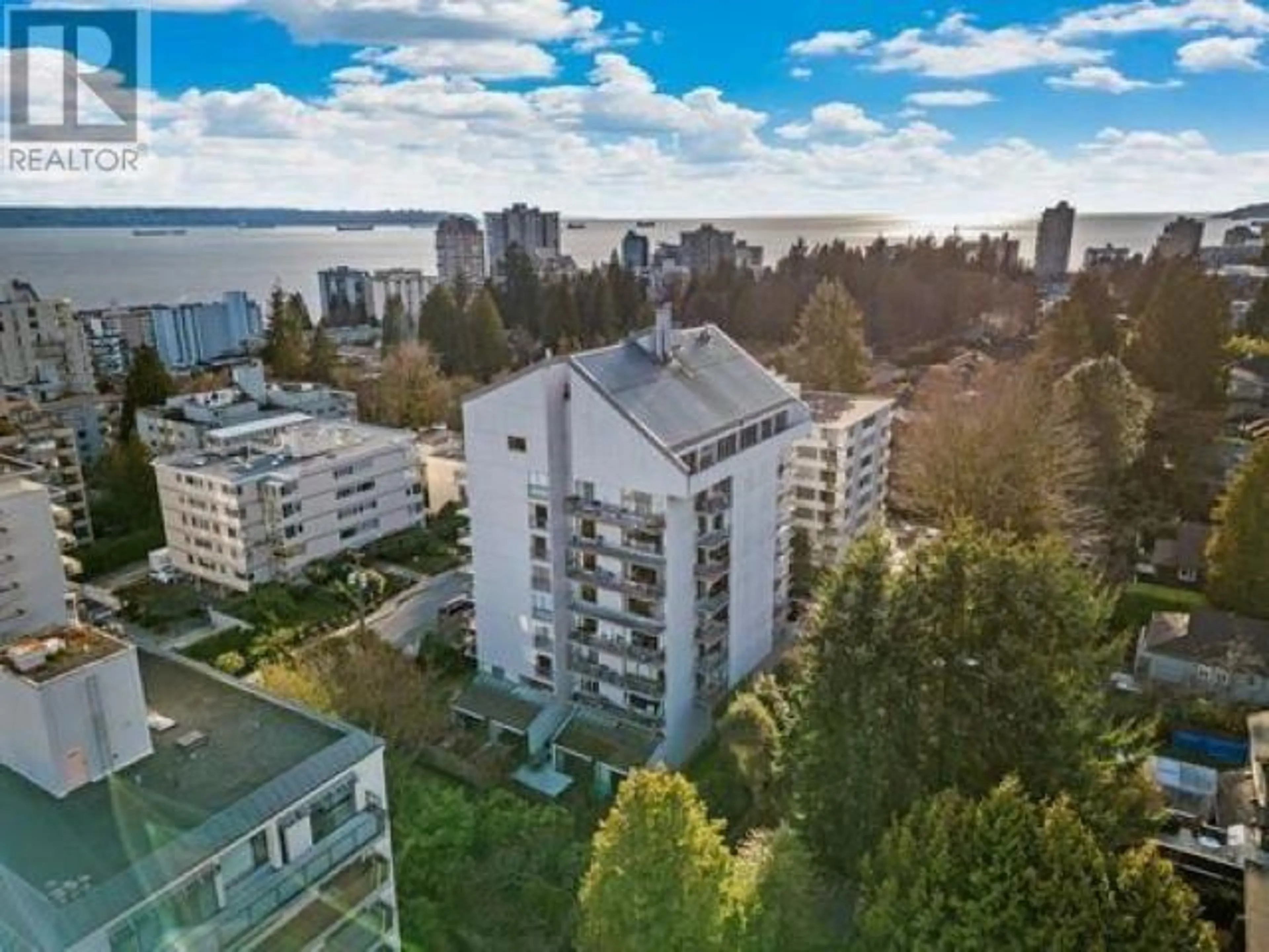 A pic from exterior of the house or condo, the front or back of building for 903 1745 ESQUIMALT AVENUE, West Vancouver British Columbia V7V1R7