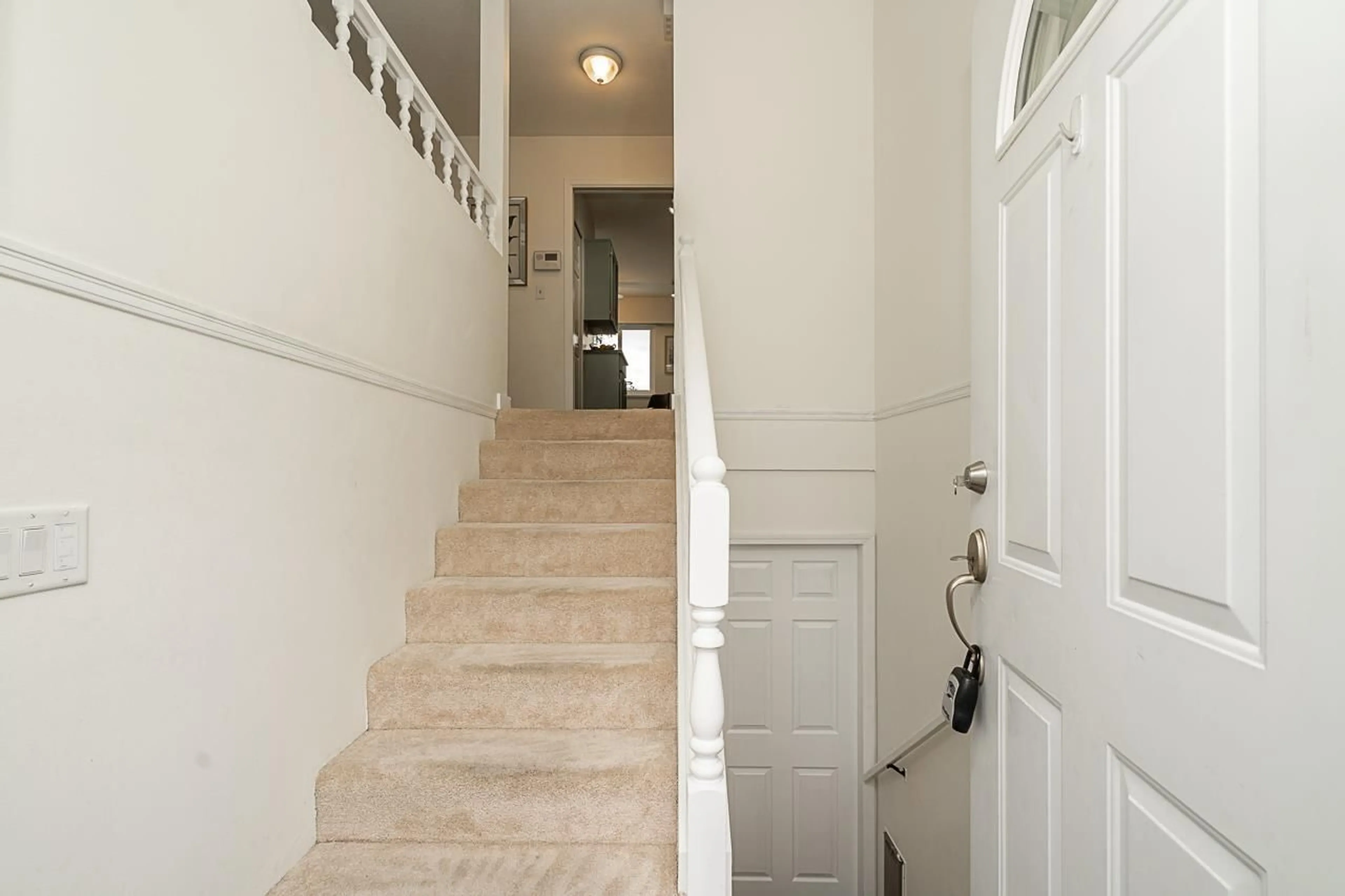 Indoor entryway, wood floors for 19758 68 AVENUE, Langley British Columbia V2Y1H6