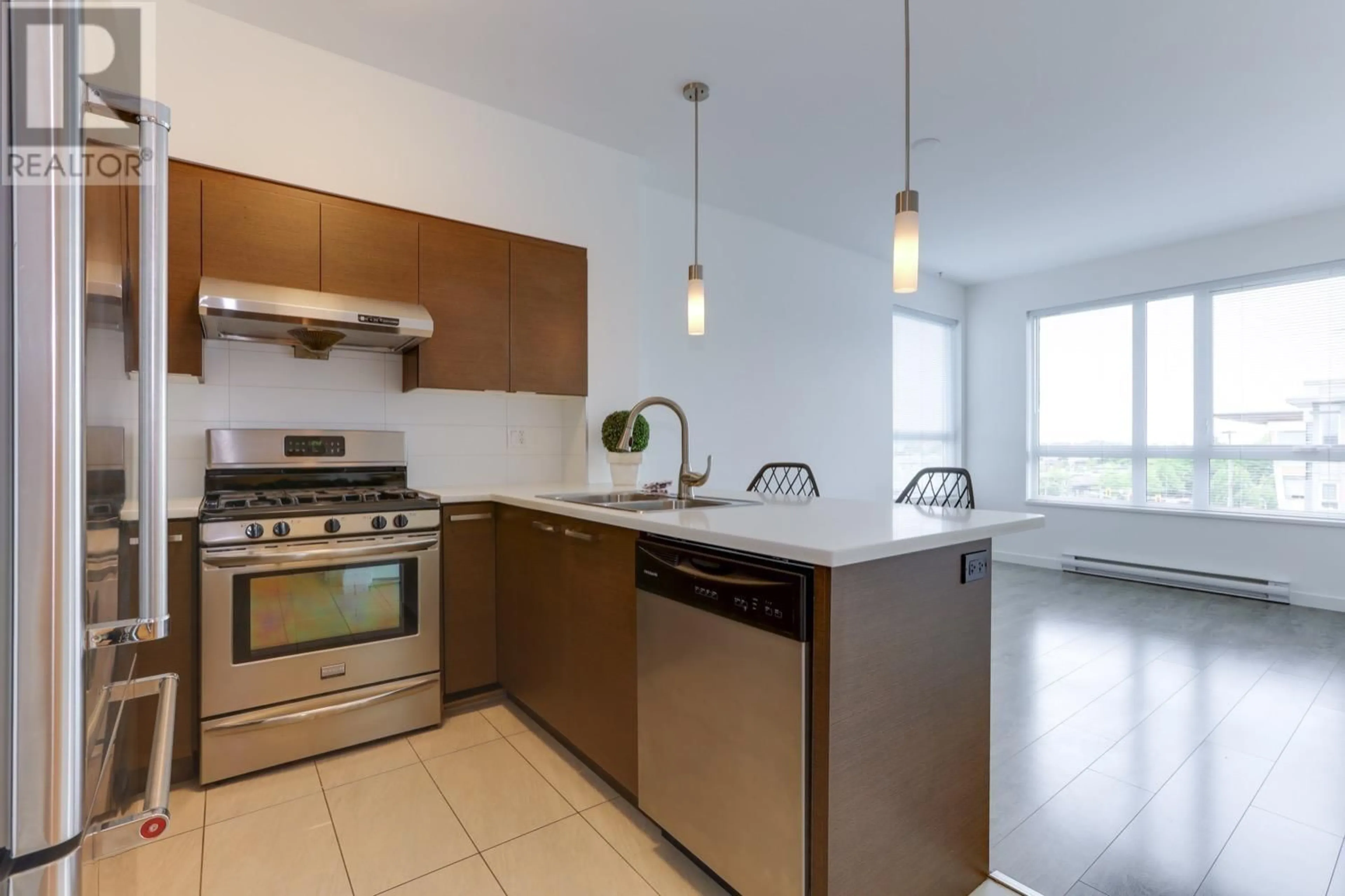 Open concept kitchen for 416 10880 NO. 5 ROAD, Richmond British Columbia V6W0B3