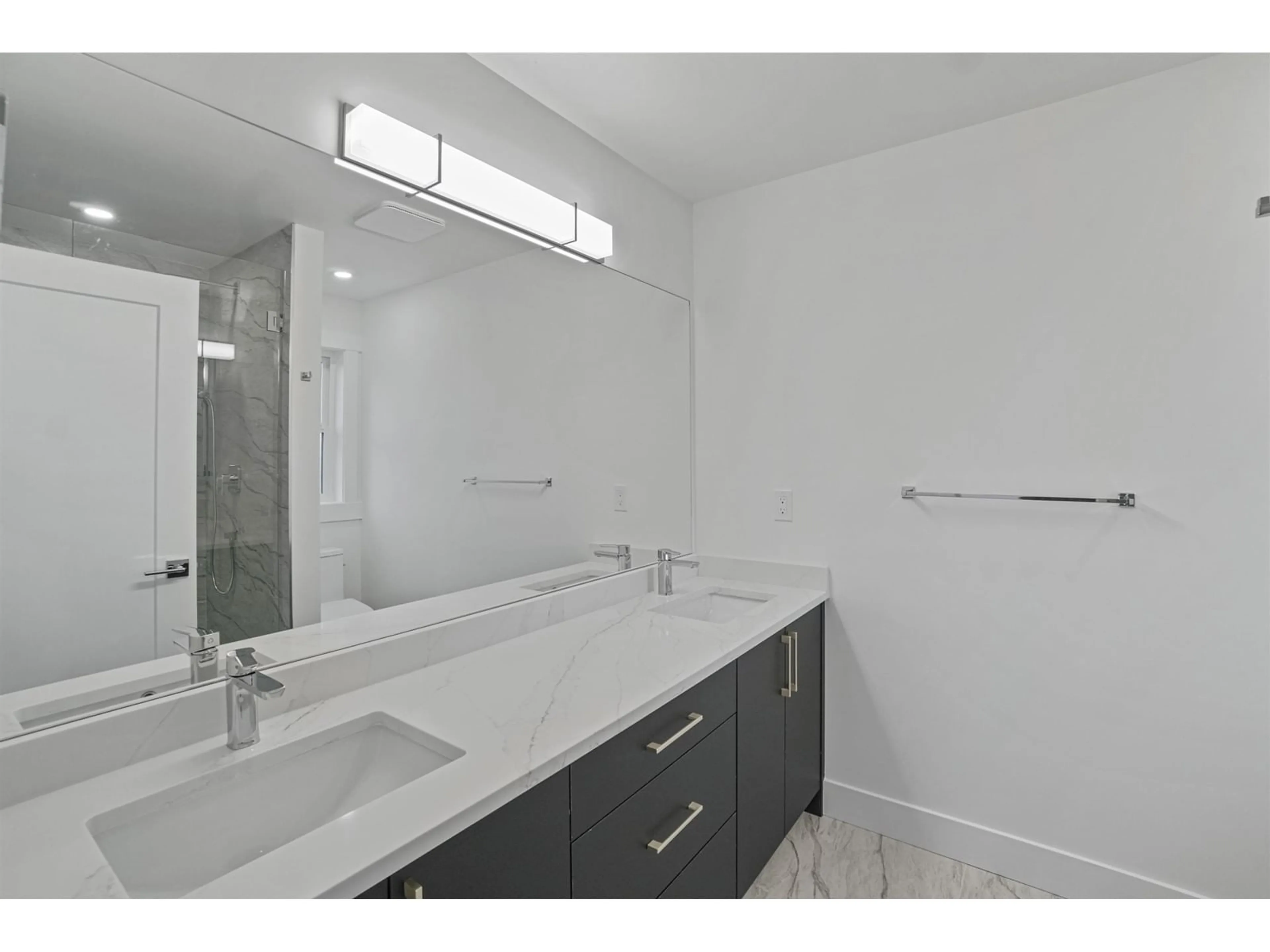 Standard bathroom, ceramic/tile floor for 20545 74B AVENUE, Langley British Columbia V2Y3S8