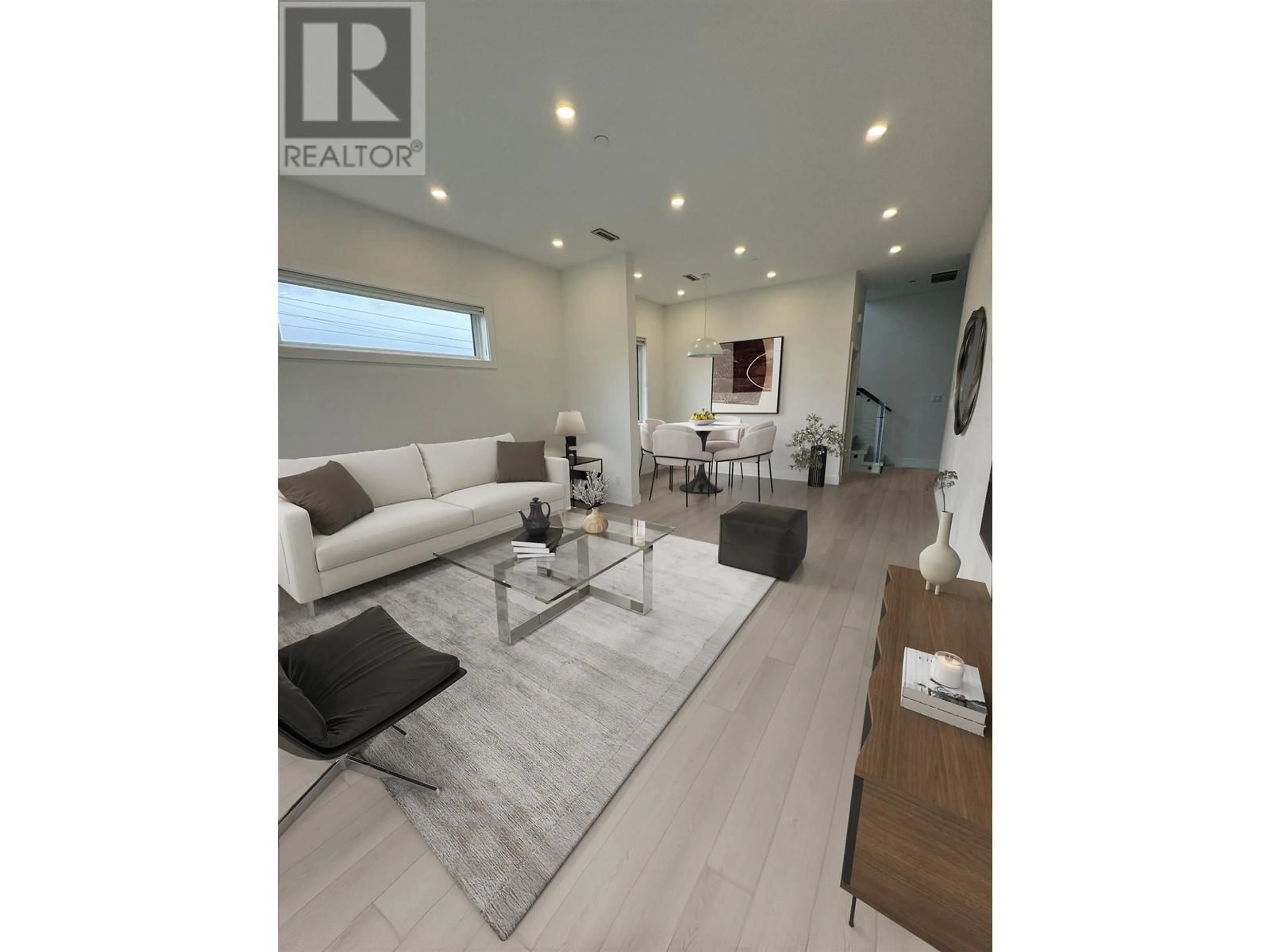 Living room, wood floors for 39208 WOODPECKER PLACE, Squamish British Columbia V0B0C3