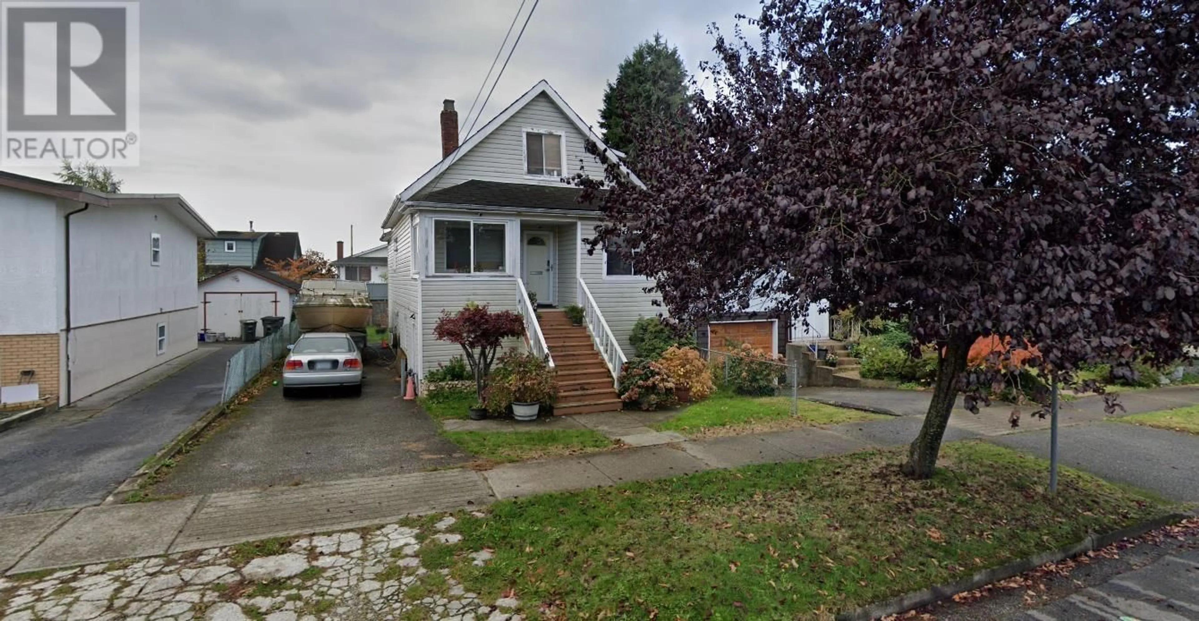 Frontside or backside of a home, the street view for 740 E 54TH AVENUE, Vancouver British Columbia V5X1L7