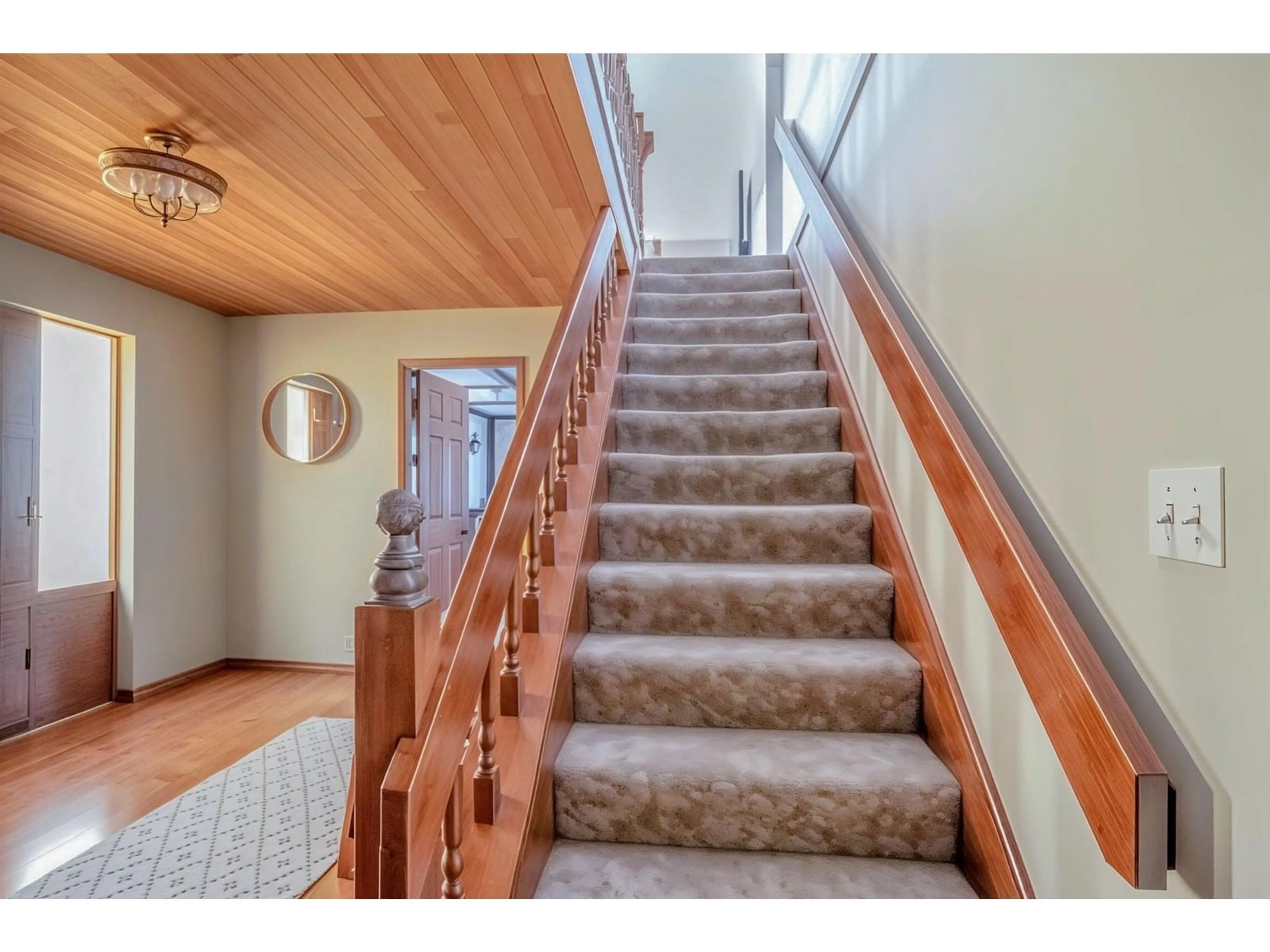 Indoor foyer, wood floors for 7735 112 STREET, Delta British Columbia V4C4V9