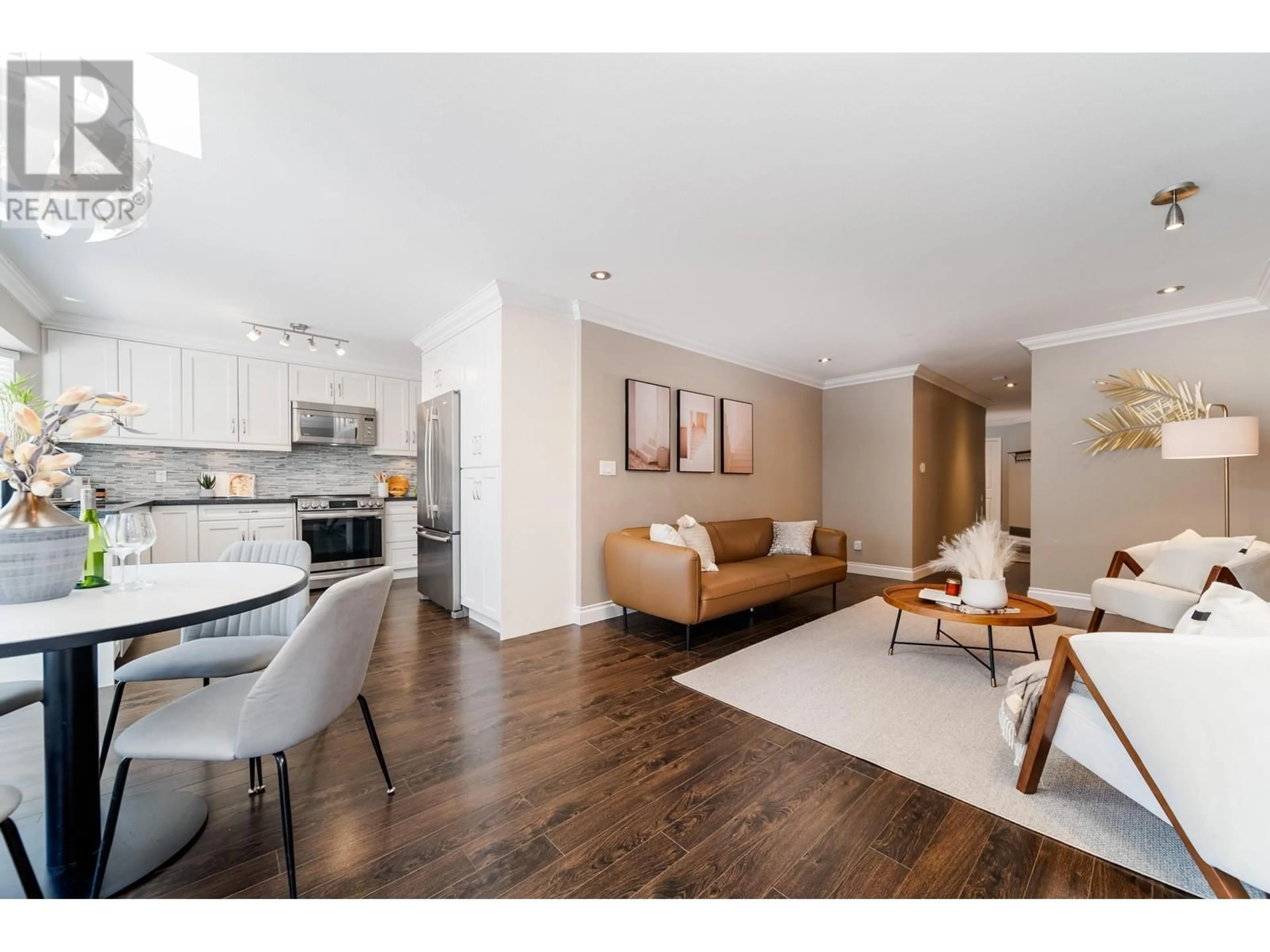 Living room, wood floors for 11651 4TH AVENUE, Richmond British Columbia V7E3H5