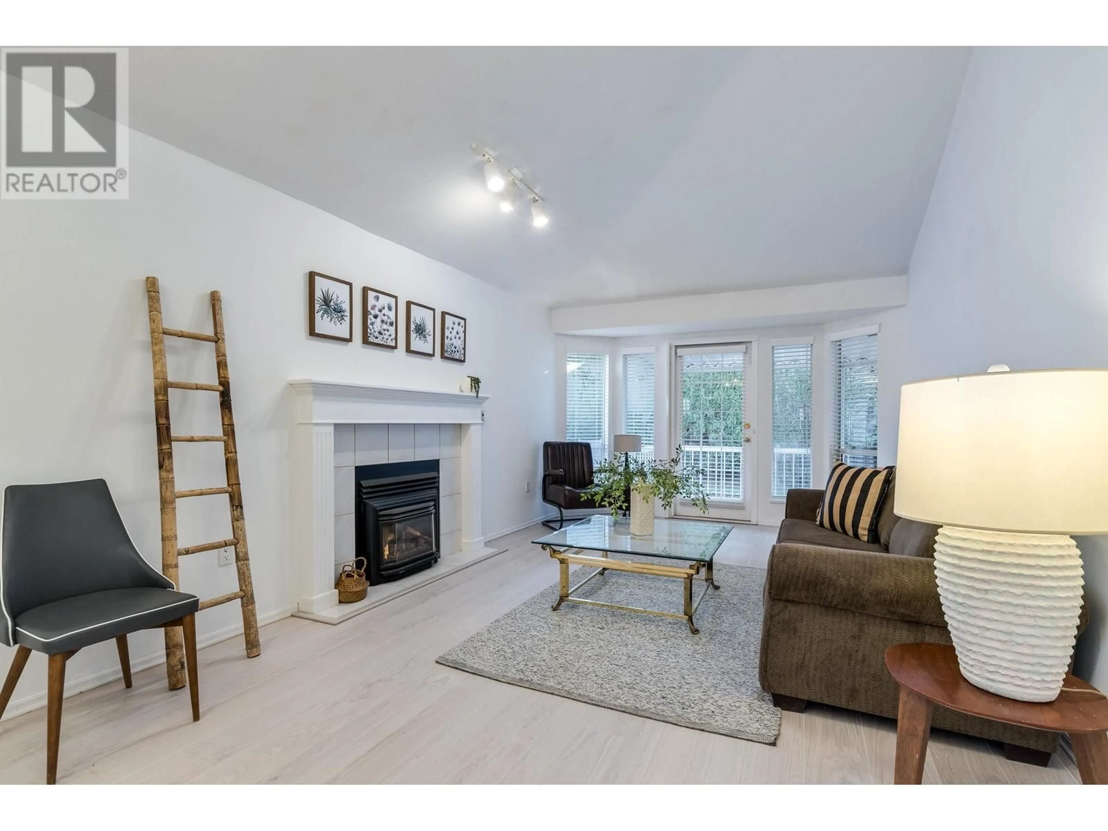 Living room, wood floors for 14 11950 LAITY STREET, Maple Ridge British Columbia V2X5A6