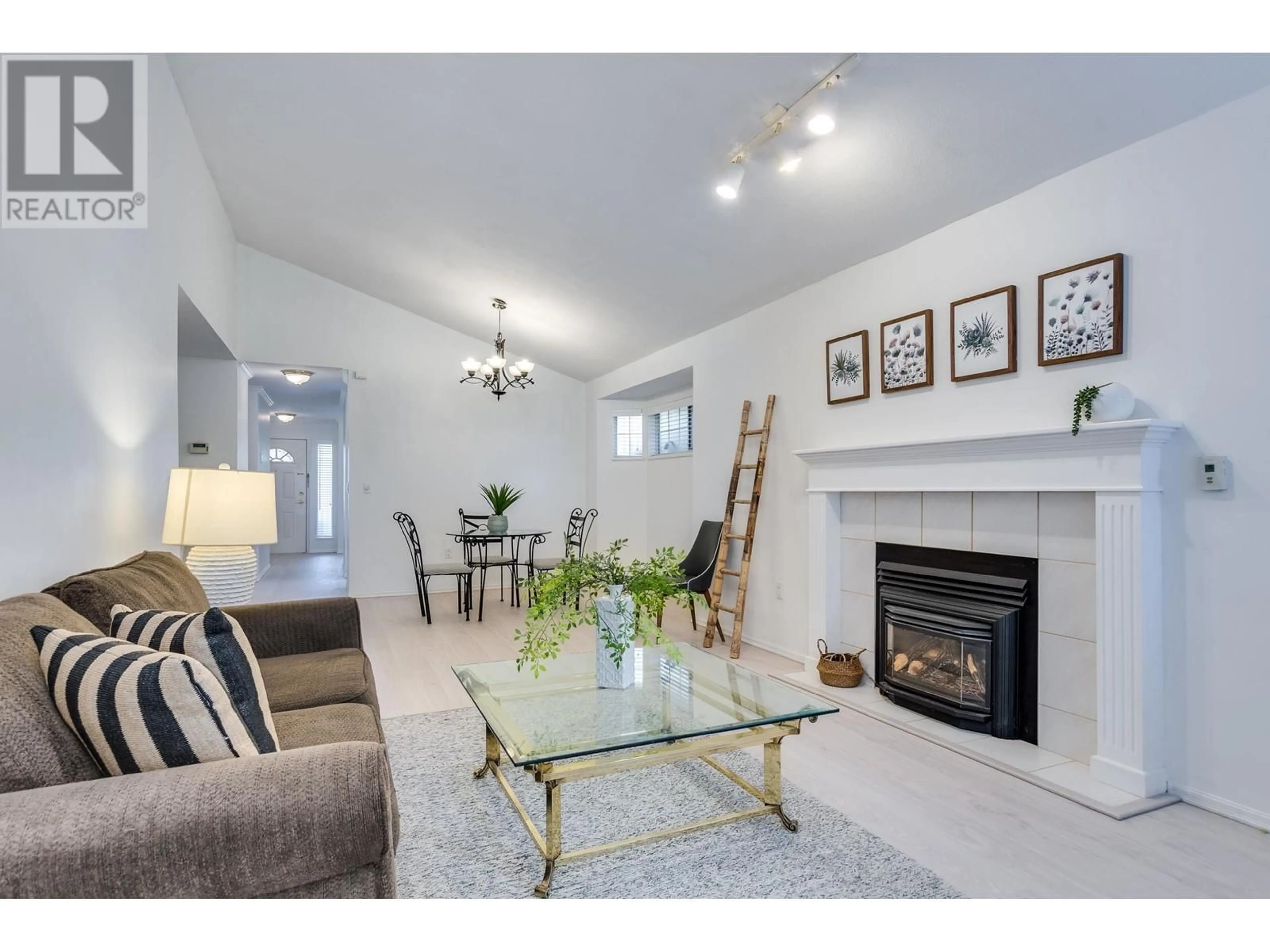 Living room, wood floors for 14 11950 LAITY STREET, Maple Ridge British Columbia V2X5A6