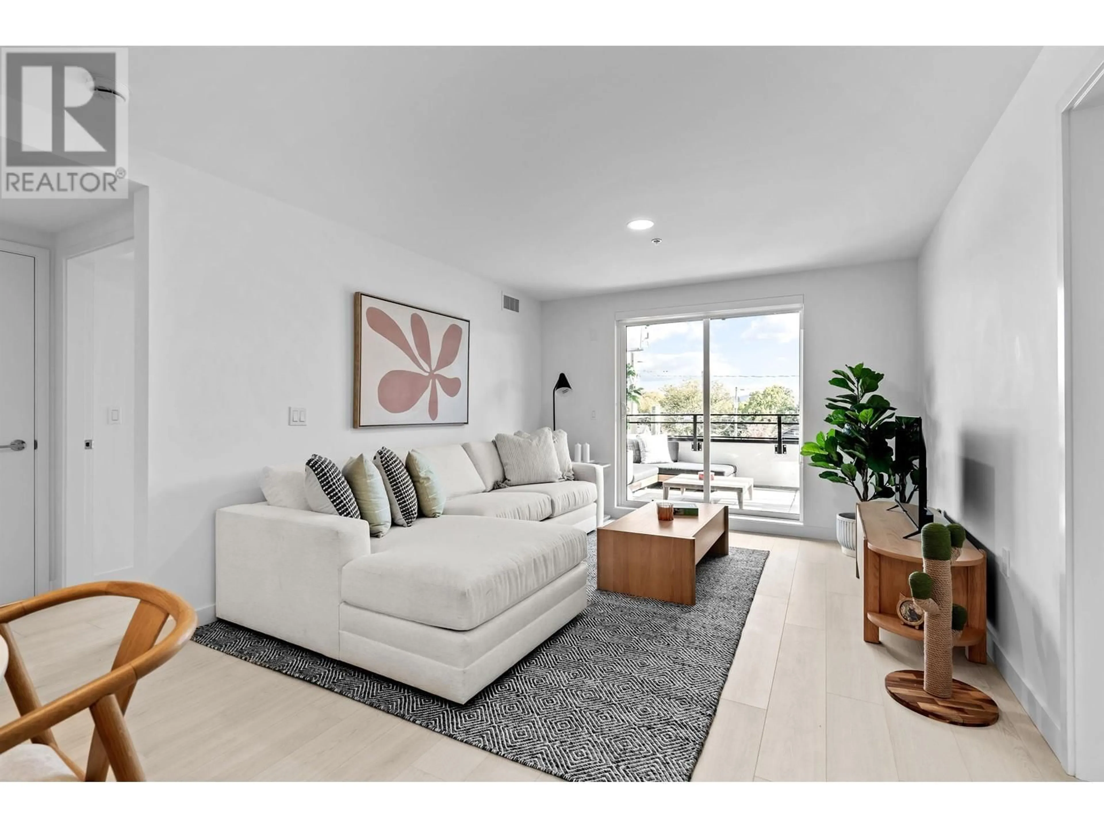 Living room, wood floors for 206 2419 GRANT STREET, Vancouver British Columbia V0V0V0