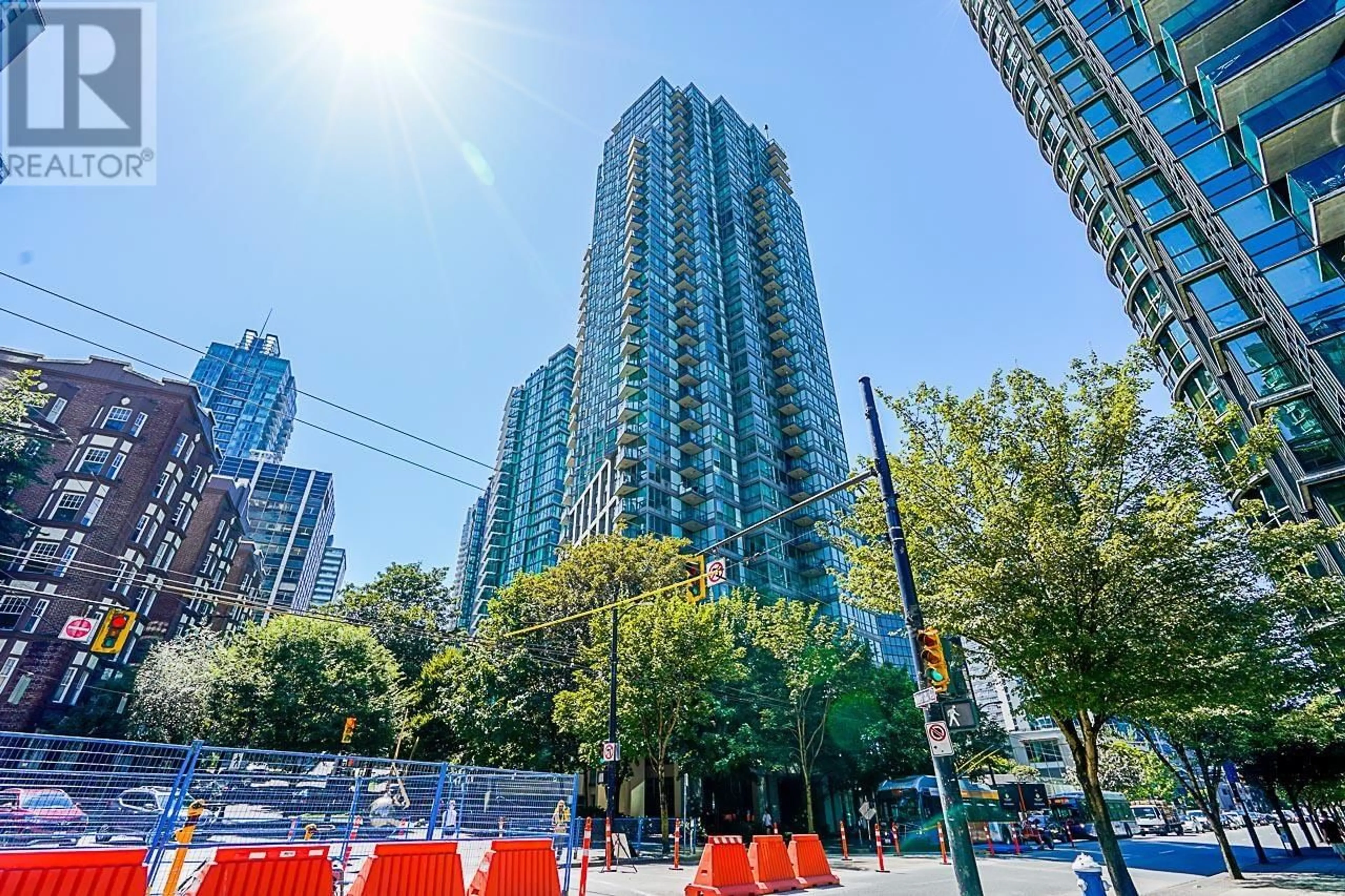 A pic from exterior of the house or condo, the view of city buildings for 601 JERVIS STREET, Vancouver British Columbia V6E3M5