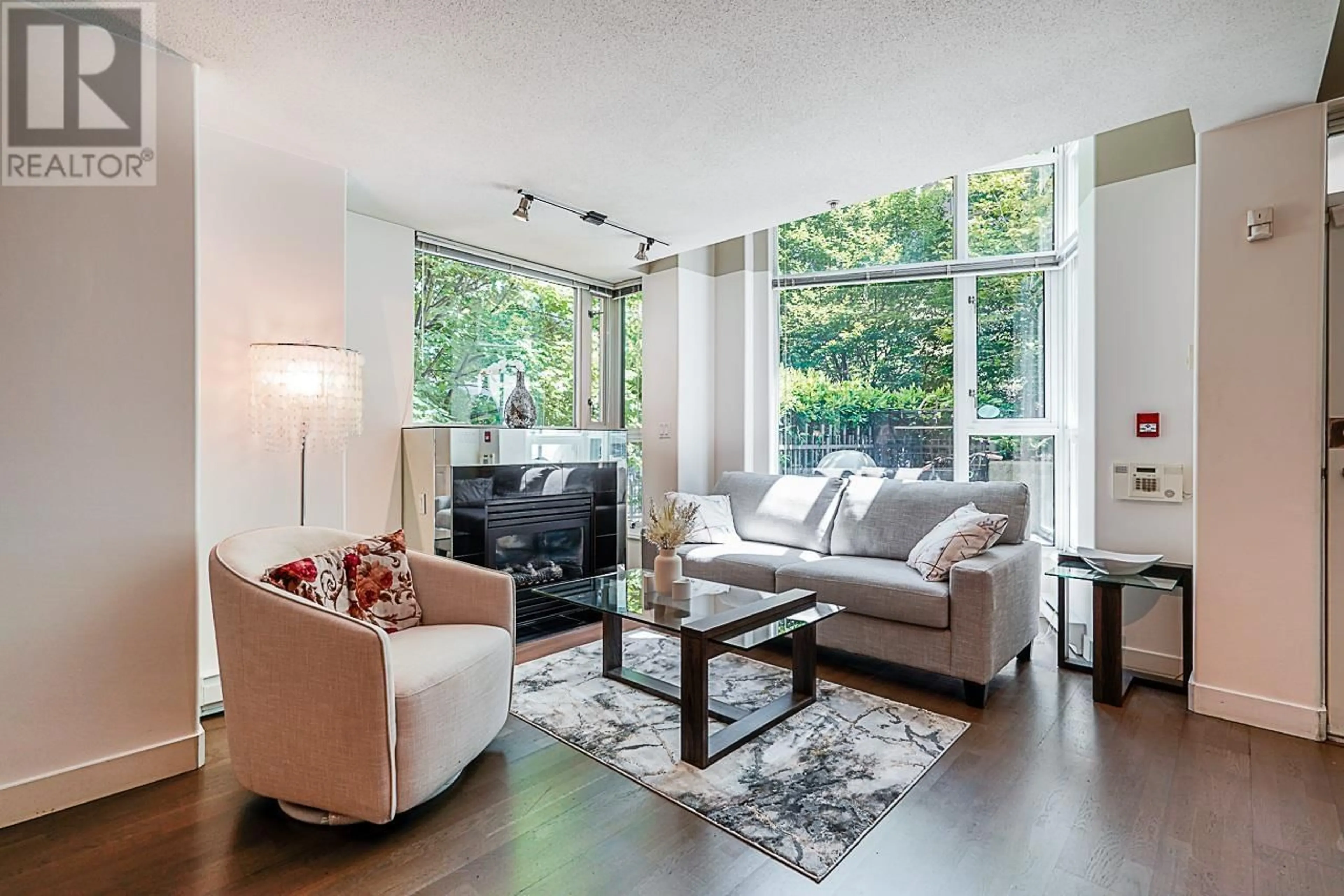 Living room, wood floors for 601 JERVIS STREET, Vancouver British Columbia V6E3M5