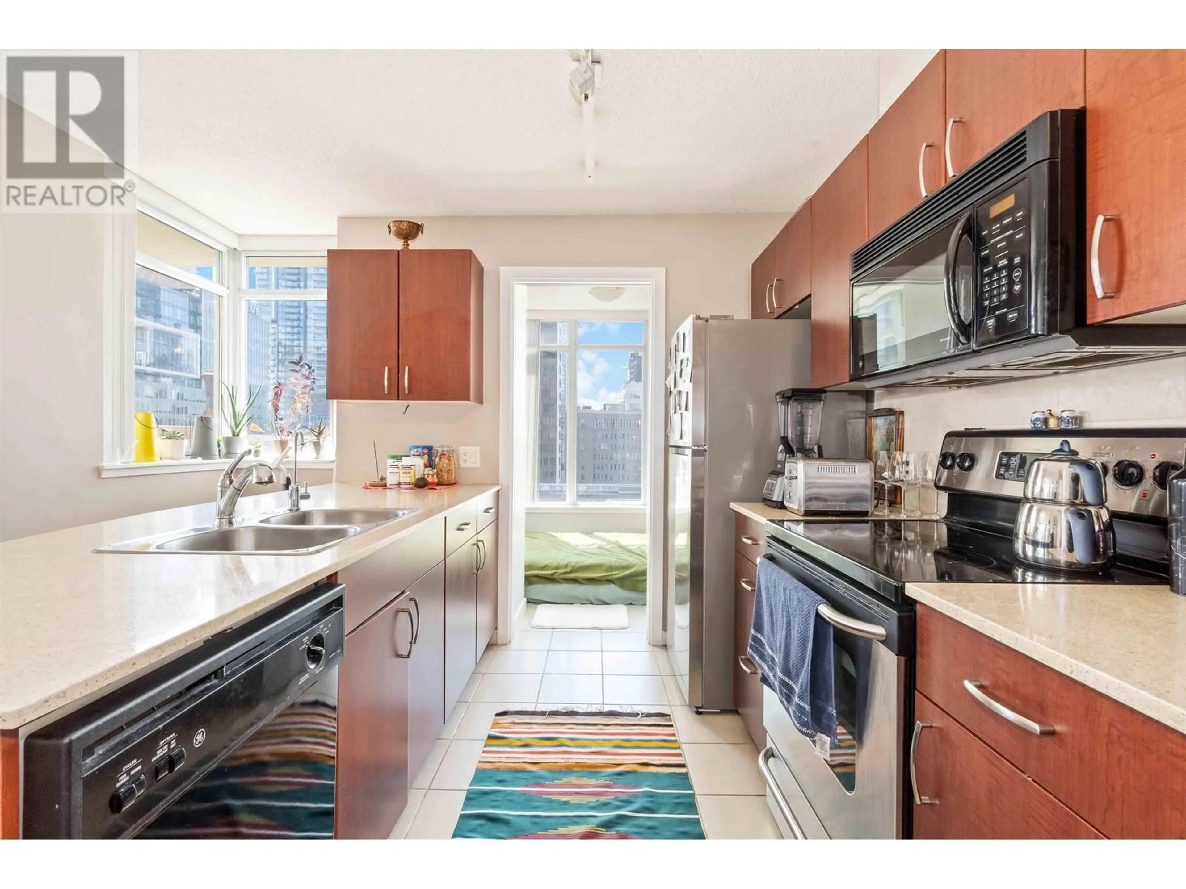 Standard kitchen, wood floors for 1516 610 GRANVILLE STREET, Vancouver British Columbia V6C3T3