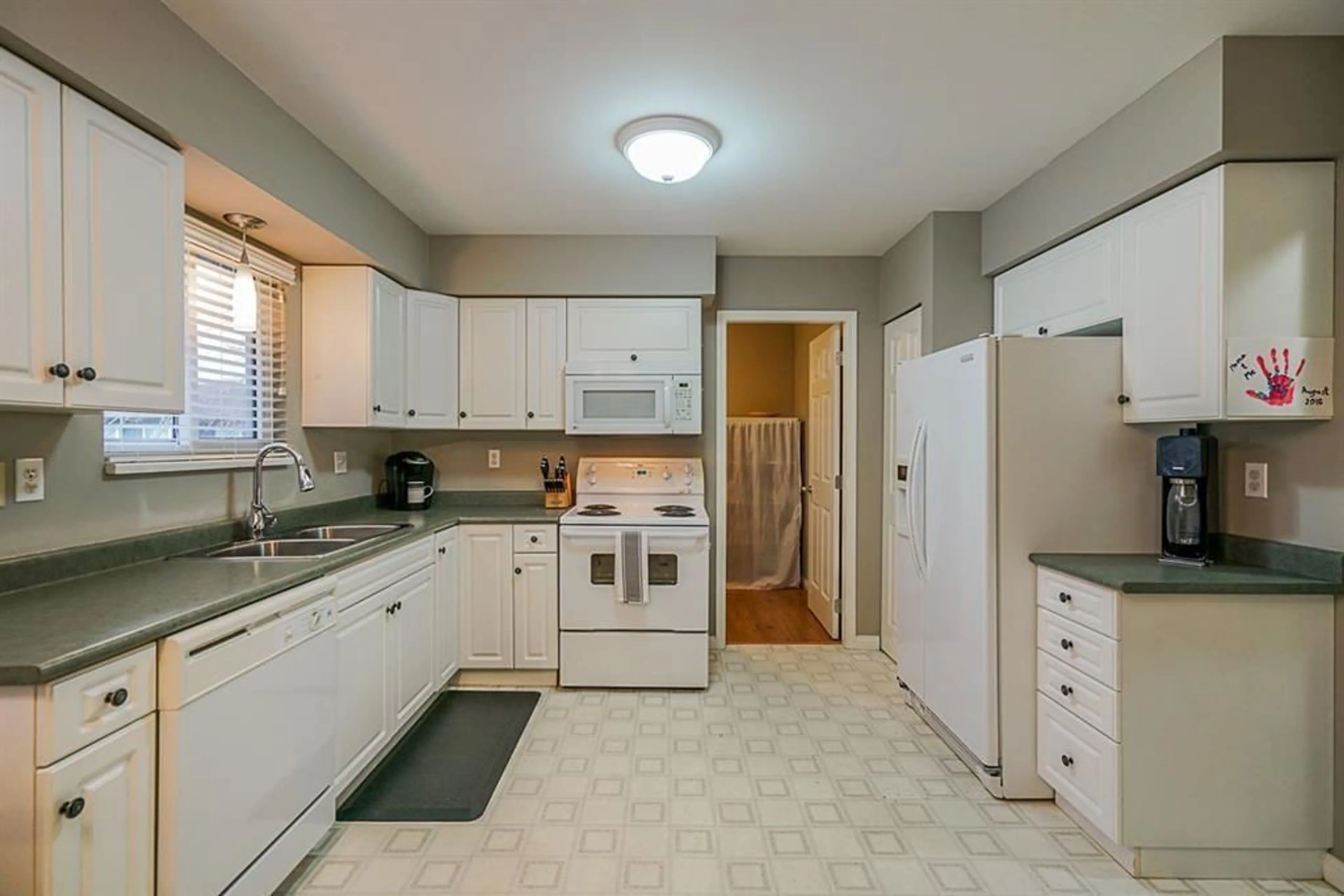 Standard kitchen, ceramic/tile floor for 20133 52, Langley British Columbia V3A6R7