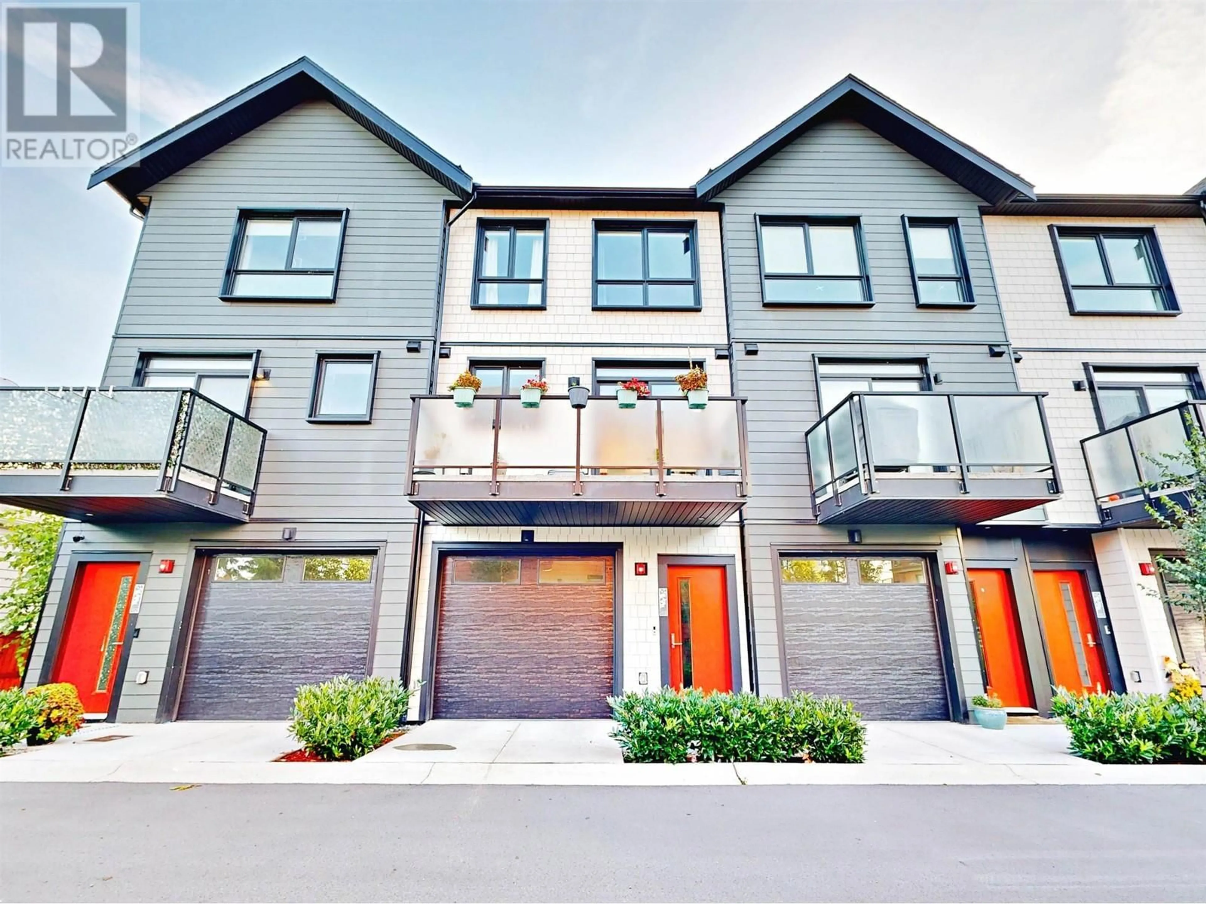 A pic from exterior of the house or condo, the front or back of building for 113 4738 HEMLOCK WAY, Tsawwassen British Columbia V4M0E3