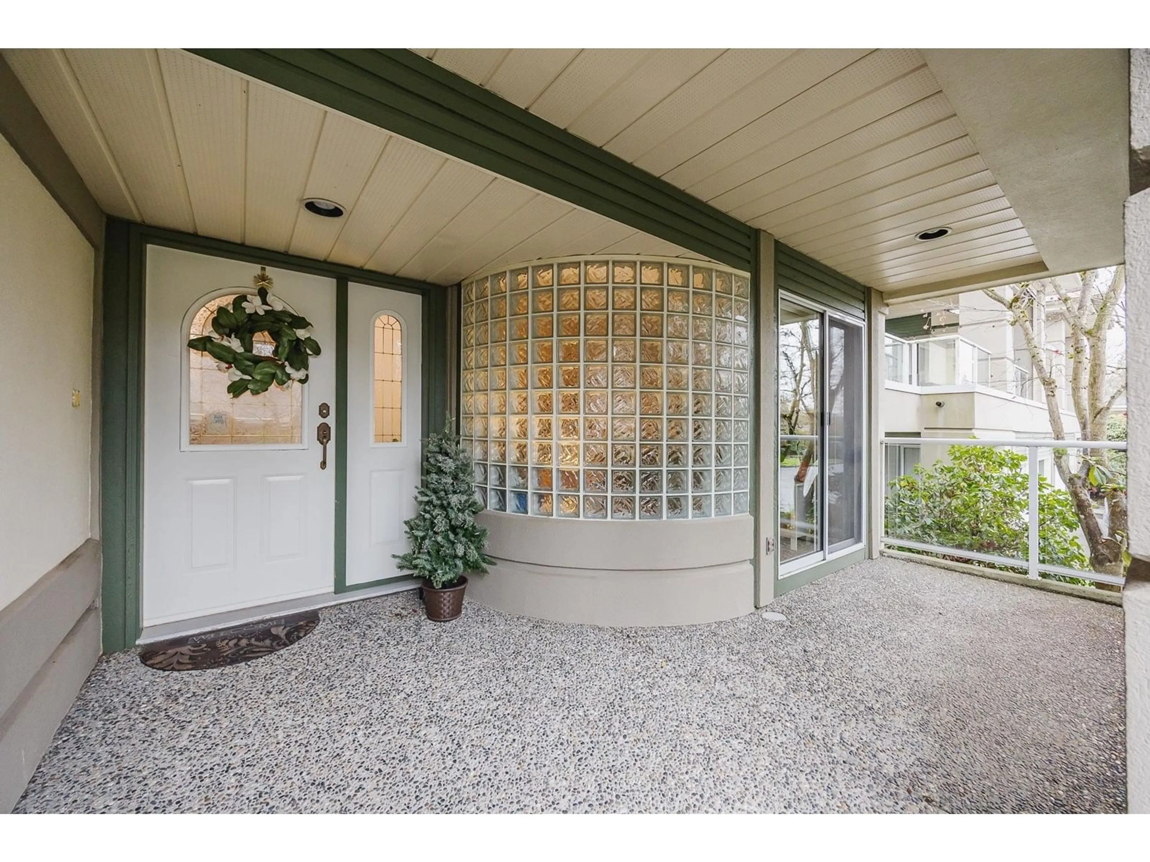 Indoor entryway for 7 - 4001 OLD CLAYBURN, Abbotsford British Columbia V3G1C5