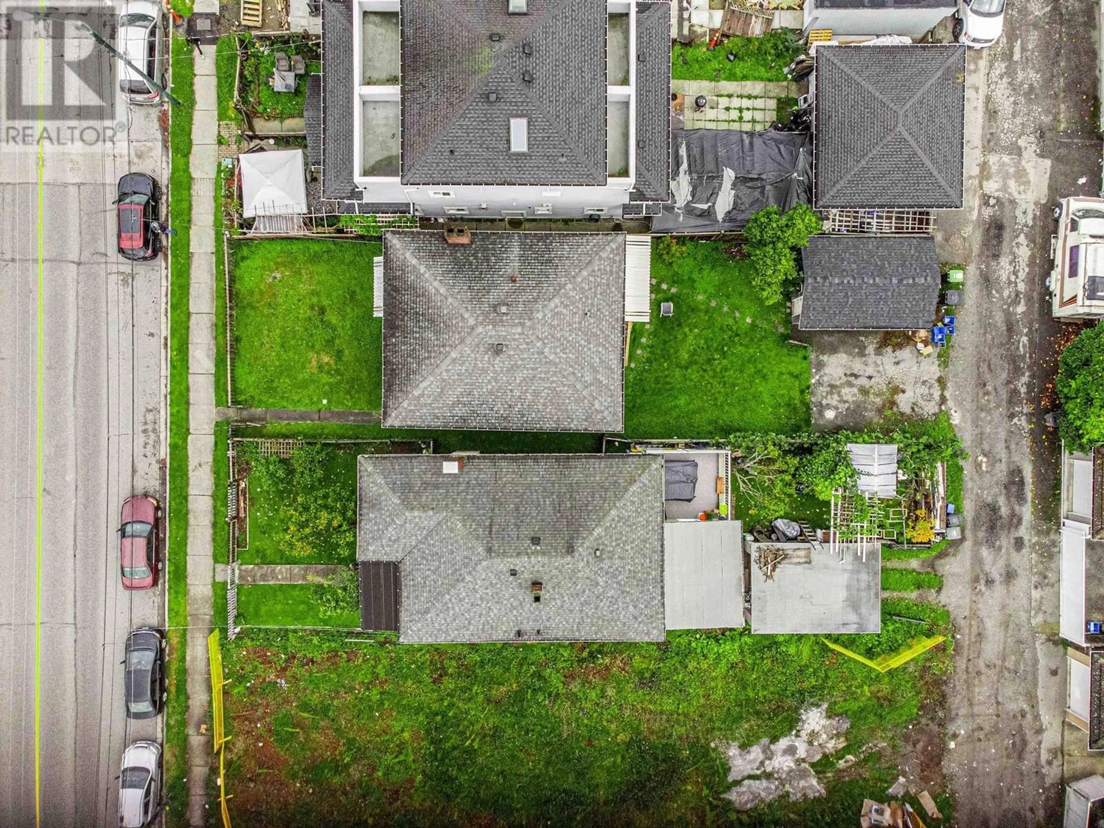 A pic from outside/outdoor area/front of a property/back of a property/a pic from drone, street for 4836 EARLES STREET, Vancouver British Columbia V5R3R5