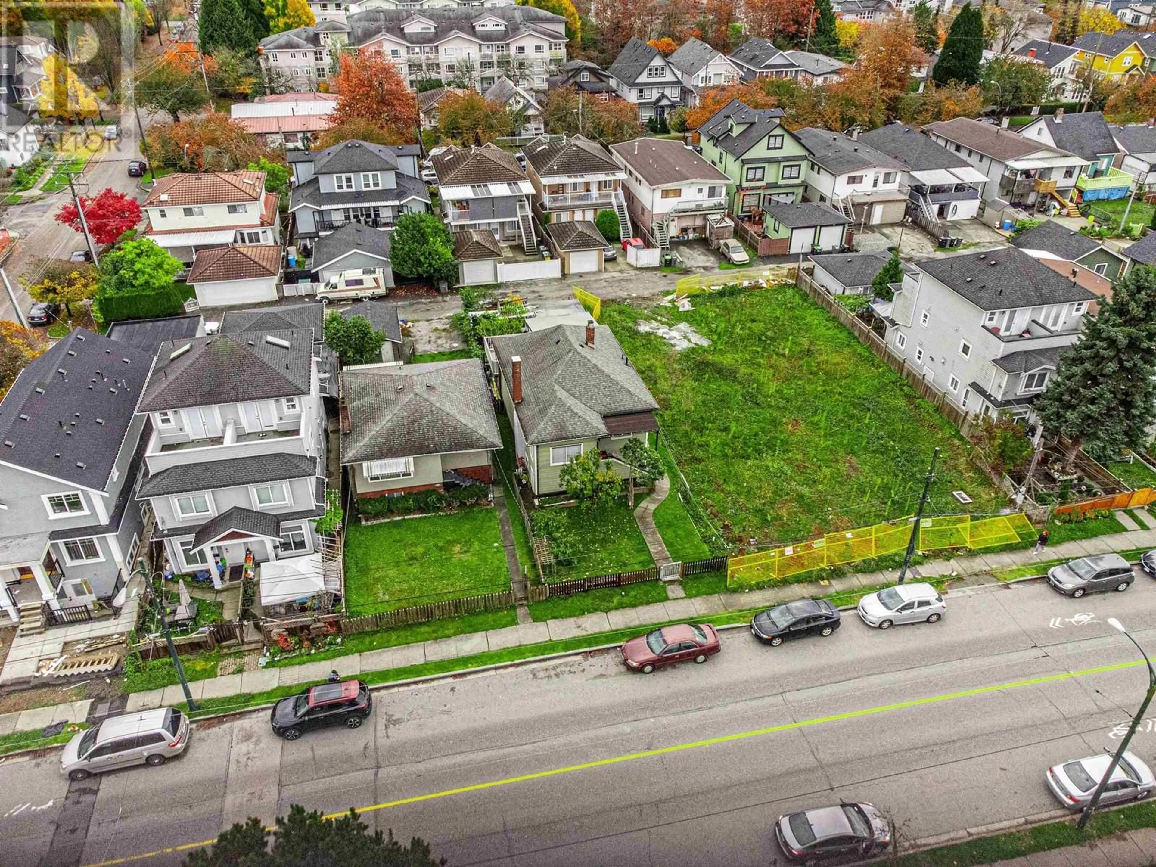A pic from outside/outdoor area/front of a property/back of a property/a pic from drone, street for 4836 EARLES STREET, Vancouver British Columbia V5R3R5