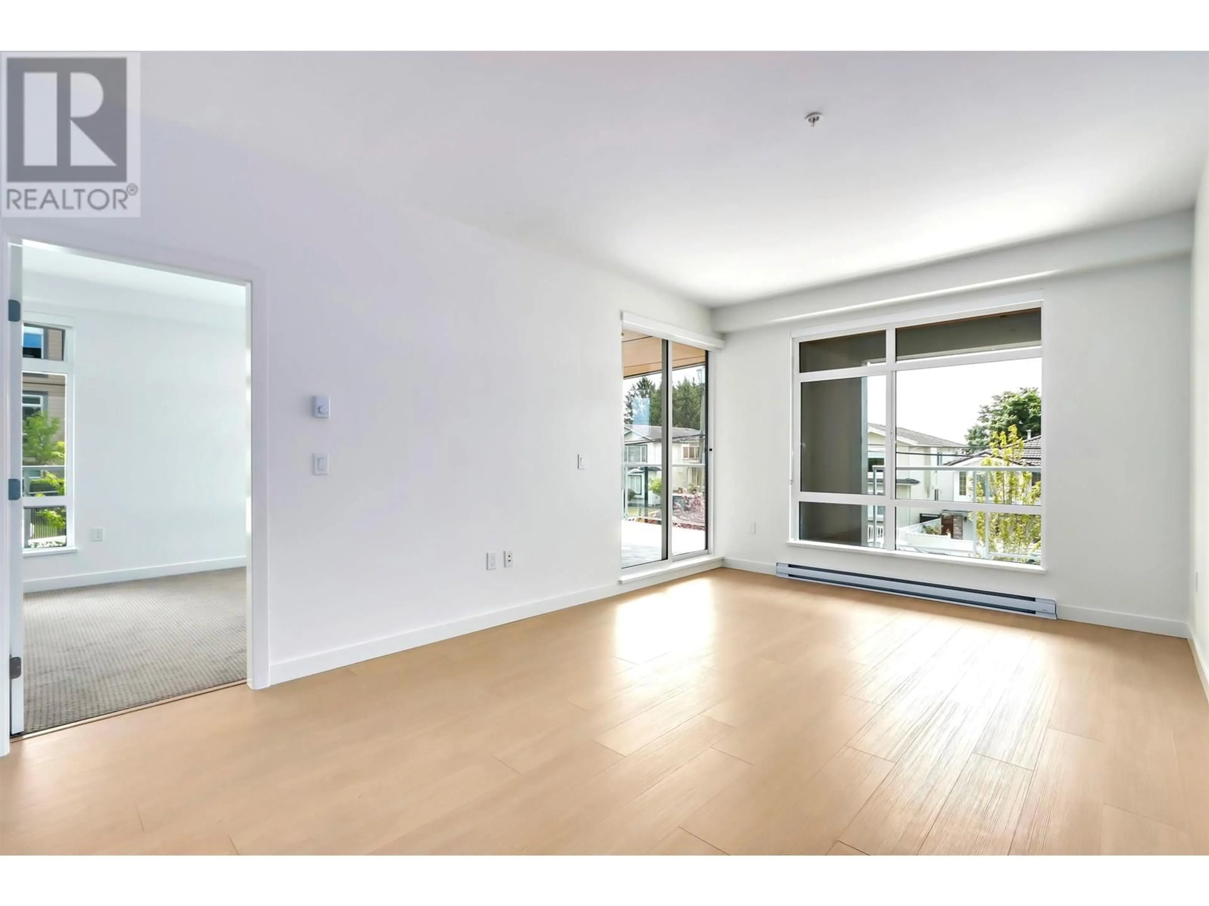 Other indoor space, wood floors for 211 7123 11TH AVENUE, Burnaby British Columbia V3N0J6