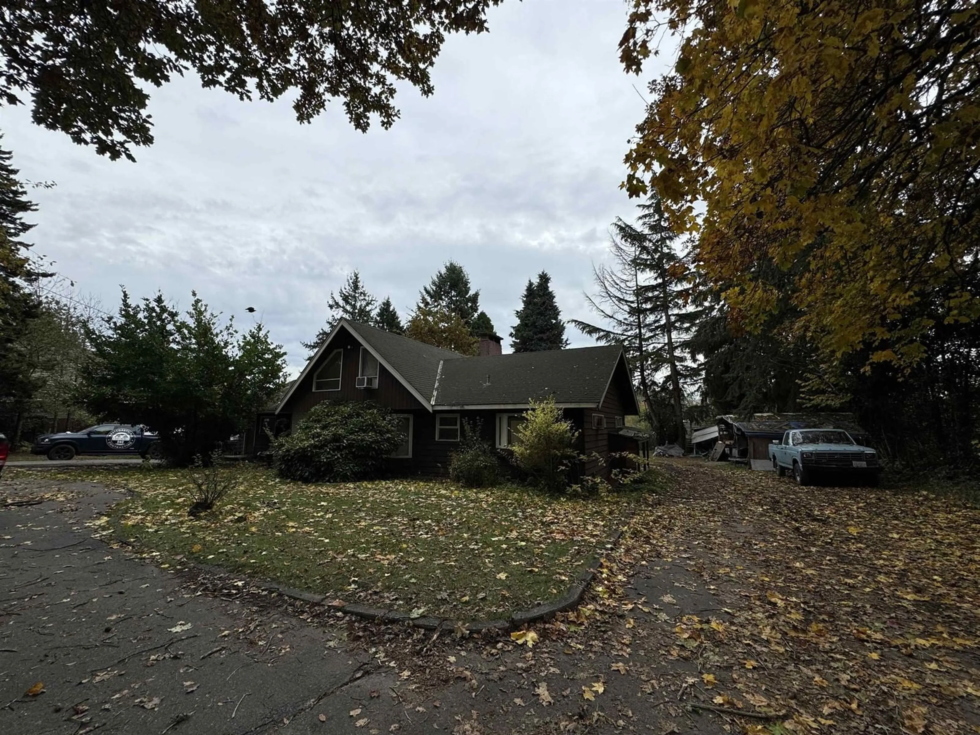 A pic from outside/outdoor area/front of a property/back of a property/a pic from drone, street for 12866 56, Surrey British Columbia V3X2Y9