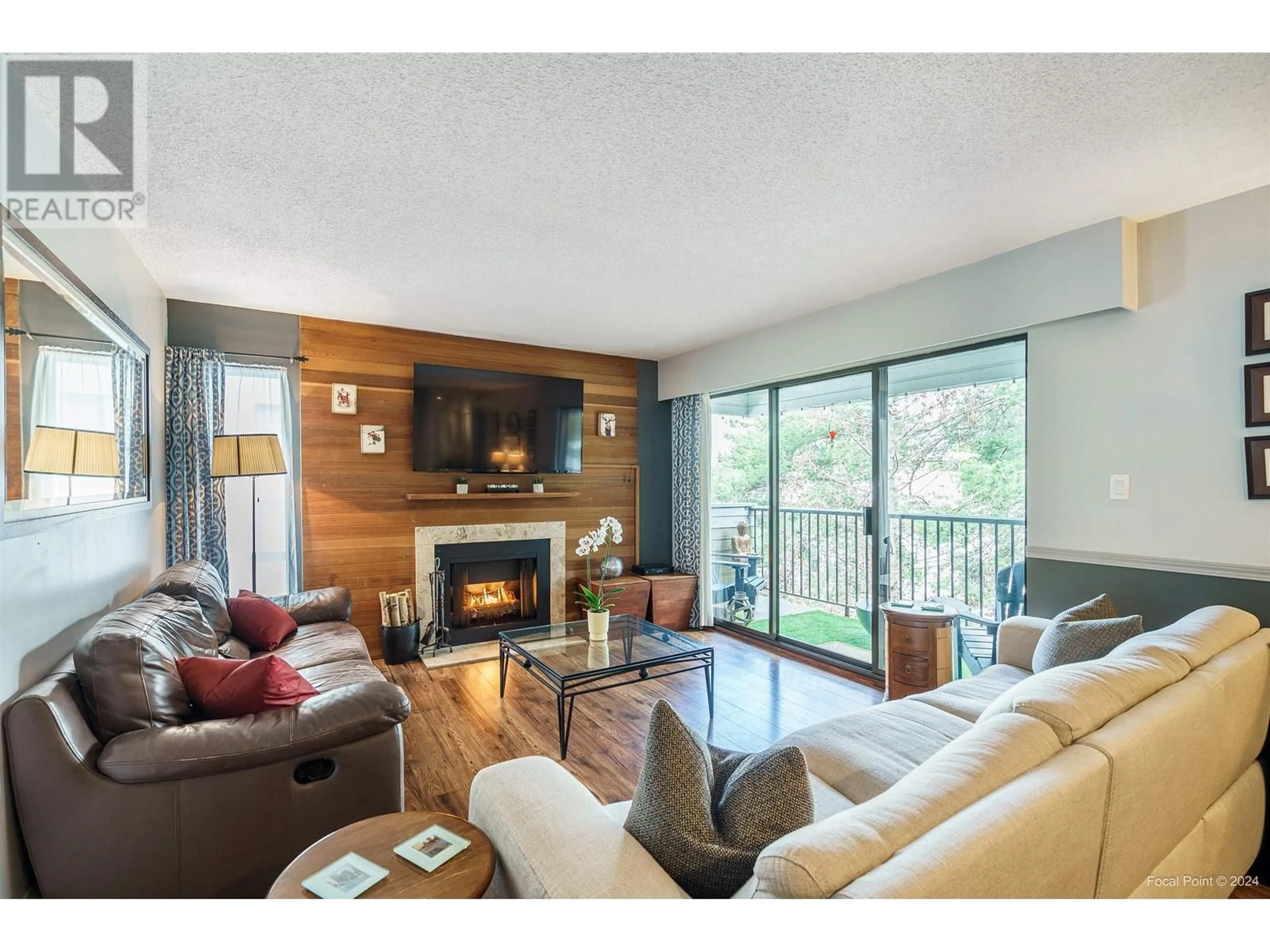 Living room, wood floors for 401 1717 HARO STREET, Vancouver British Columbia V6G1H1