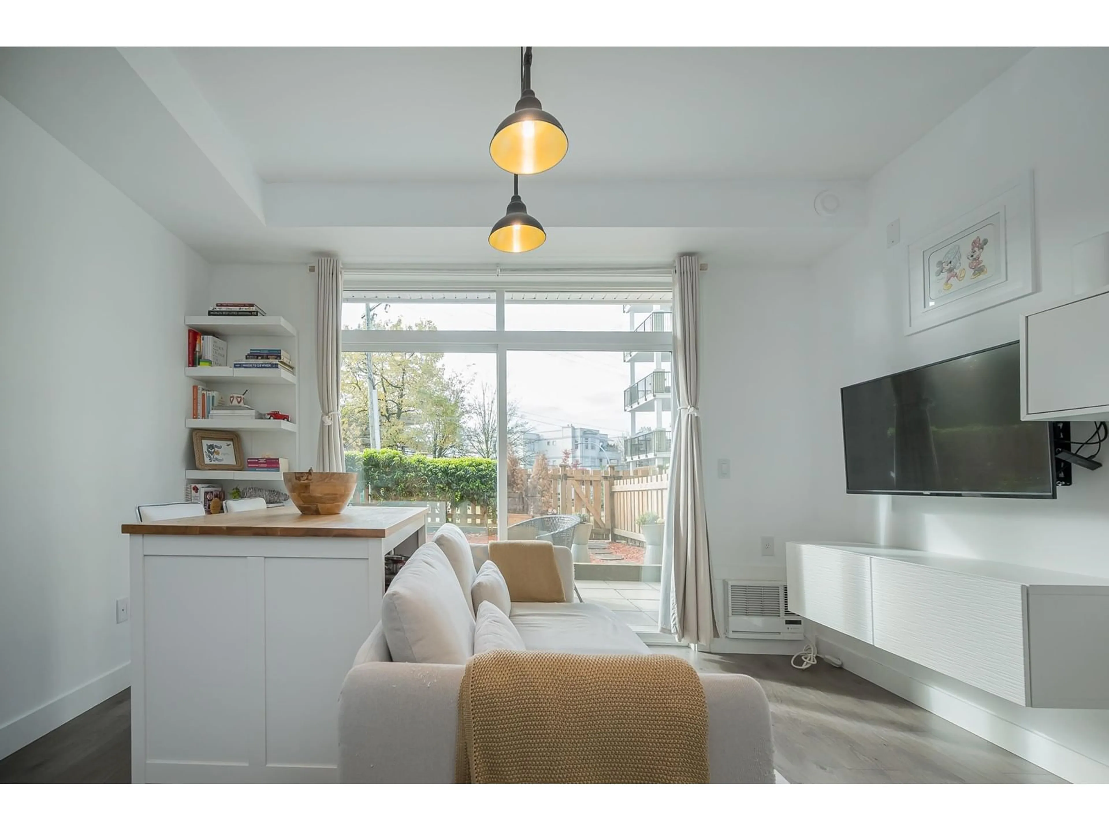 Living room, wood floors for 105 20696 EASTLEIGH CRESCENT, Langley British Columbia V3A0M3