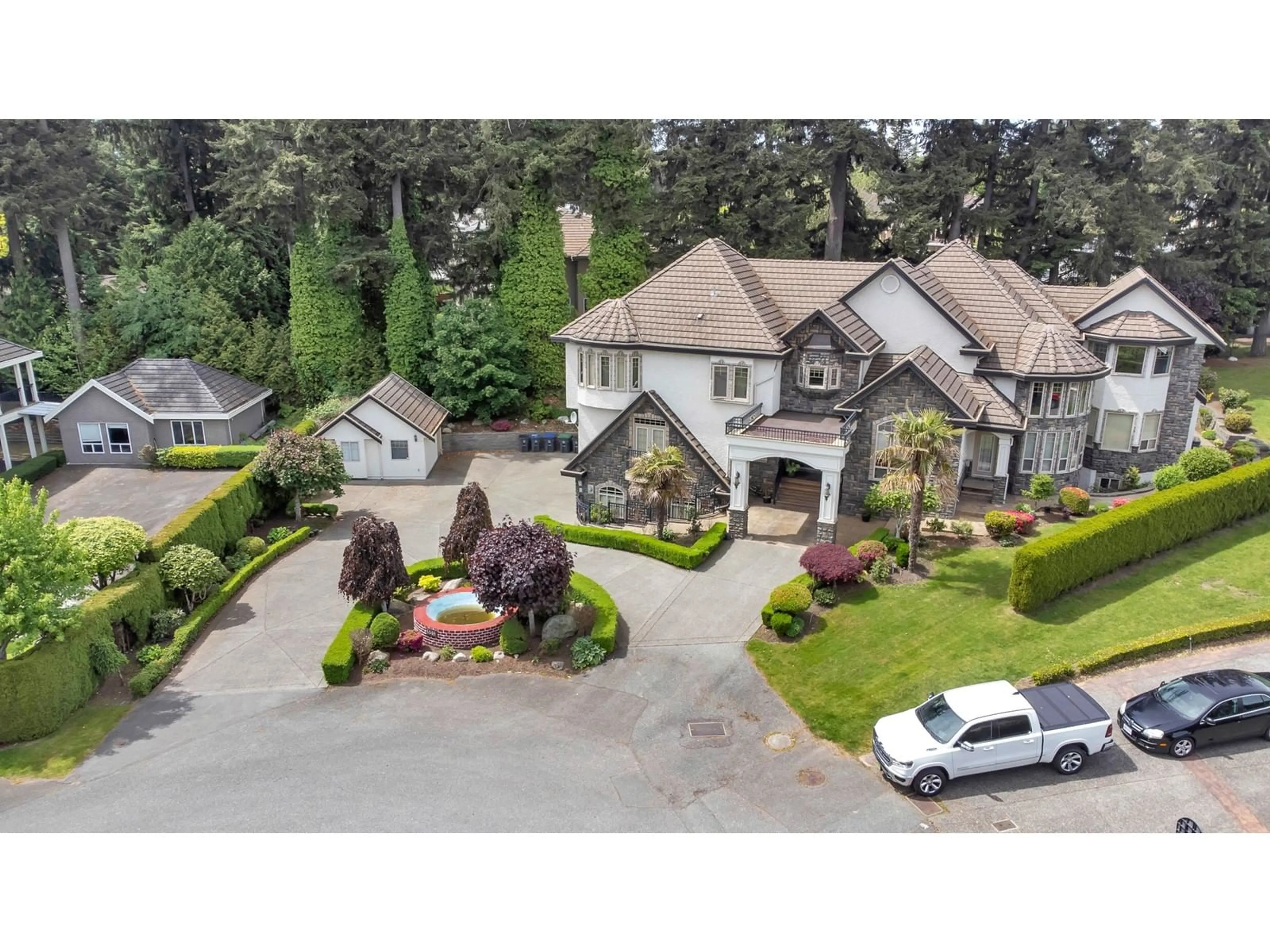 A pic from outside/outdoor area/front of a property/back of a property/a pic from drone, street for 5545 127, Surrey British Columbia V3X3V1