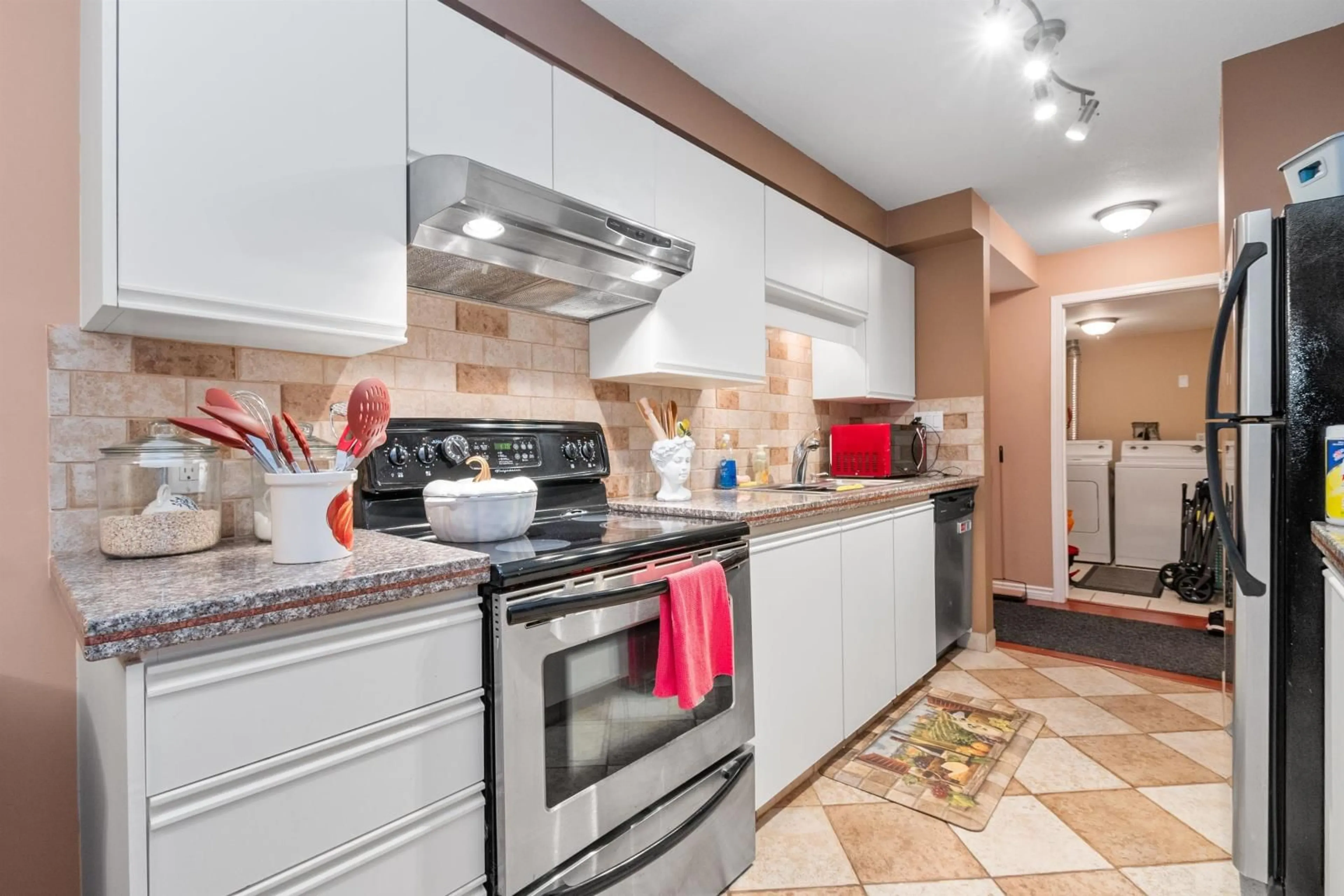 Kitchen, ceramic floors, cottage for 203 7694 EVANS ROAD, Chilliwack British Columbia V2R3W3