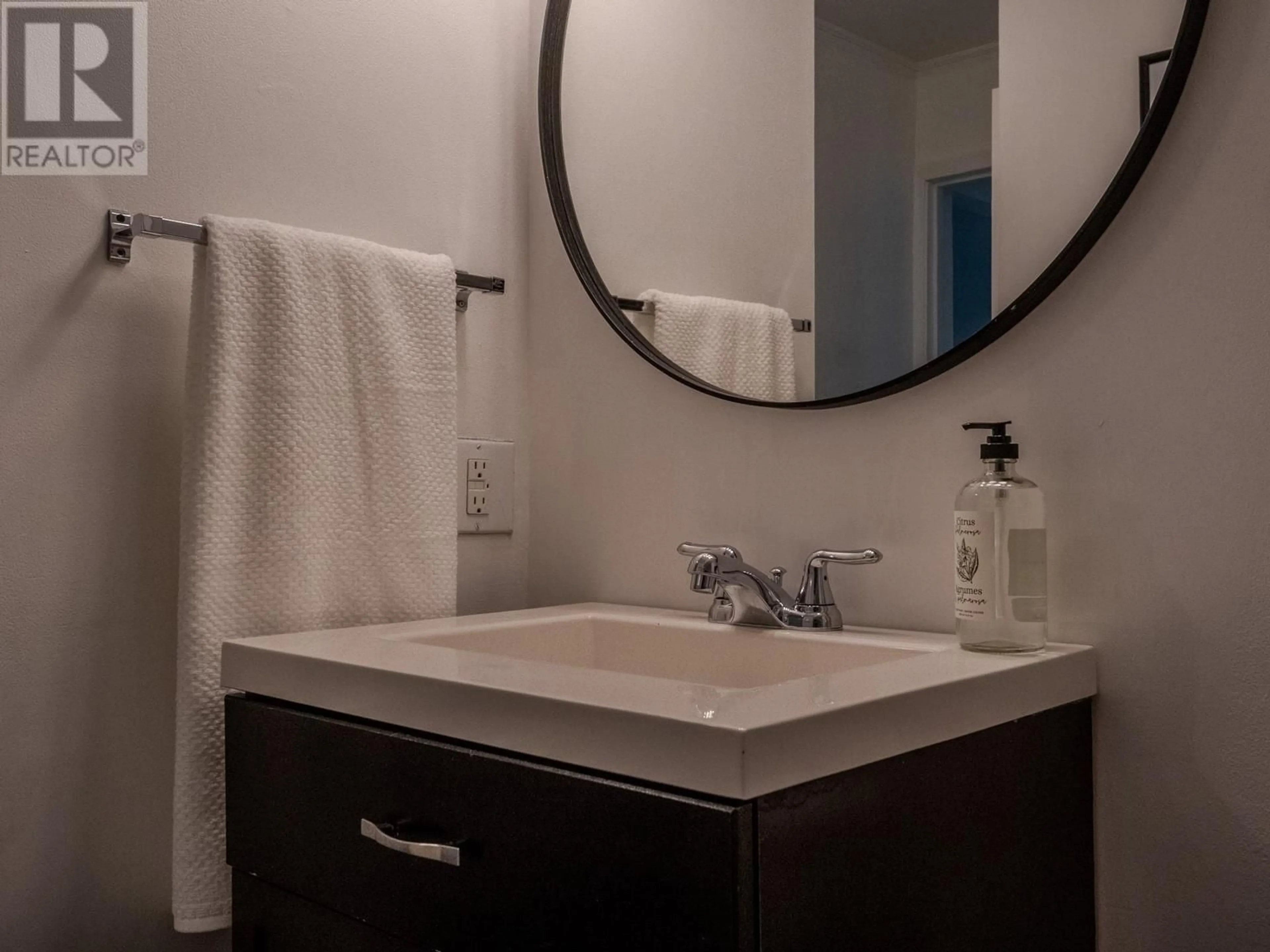 Standard bathroom for 4874 47A AVENUE, Ladner British Columbia V4K1T4