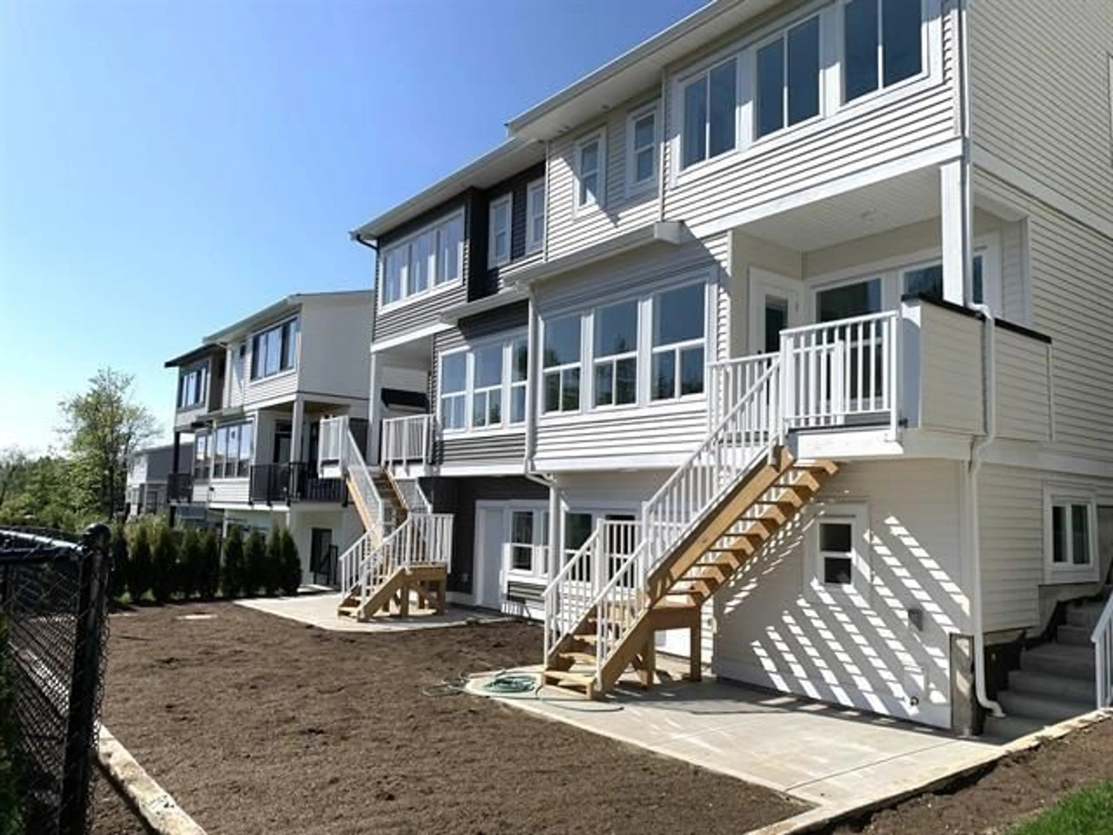 A pic from exterior of the house or condo, the front or back of building for 33998 BARKER COURT, Mission British Columbia V2V6B2