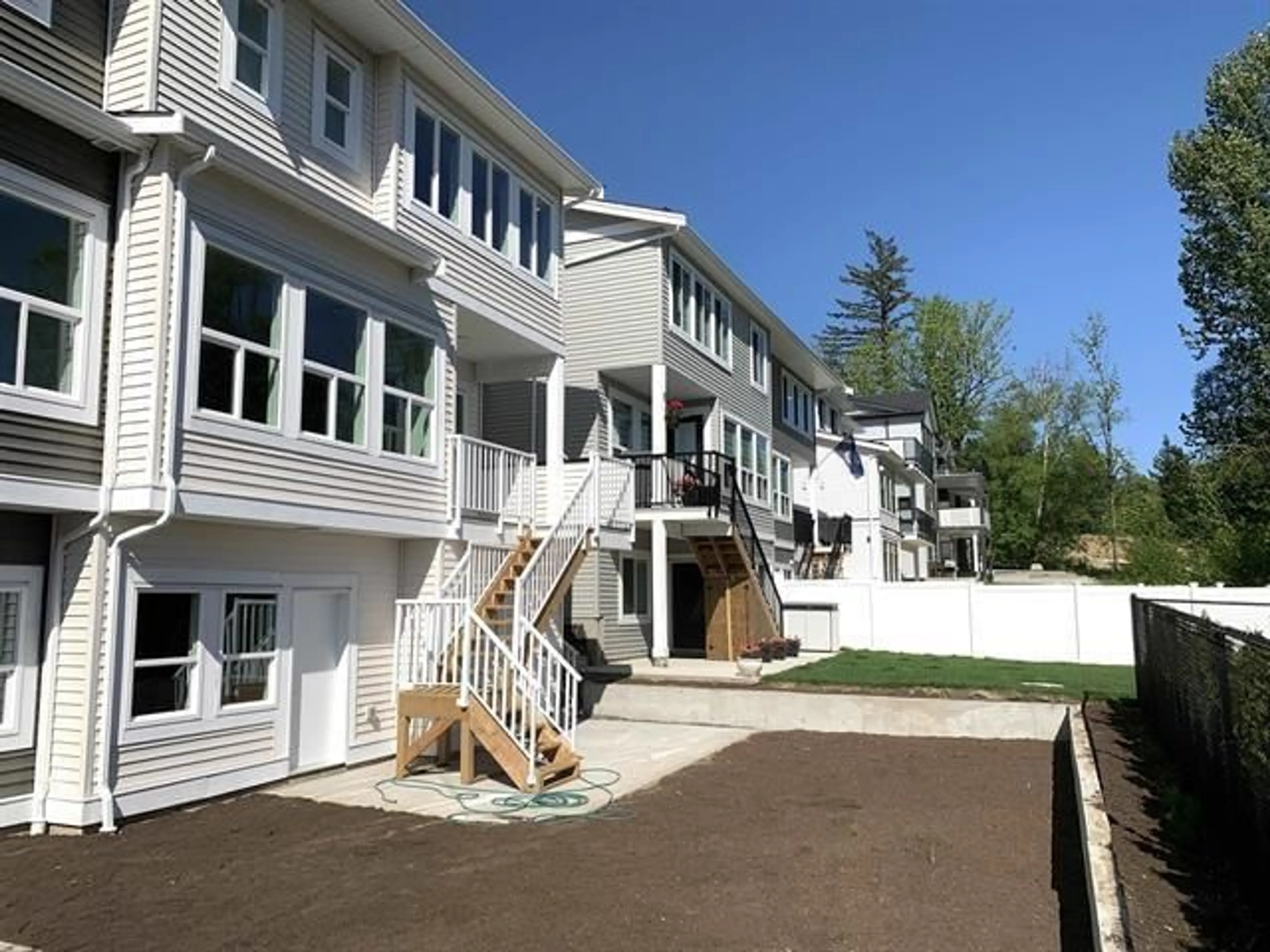 A pic from exterior of the house or condo, the front or back of building for 33998 BARKER COURT, Mission British Columbia V2V6B2