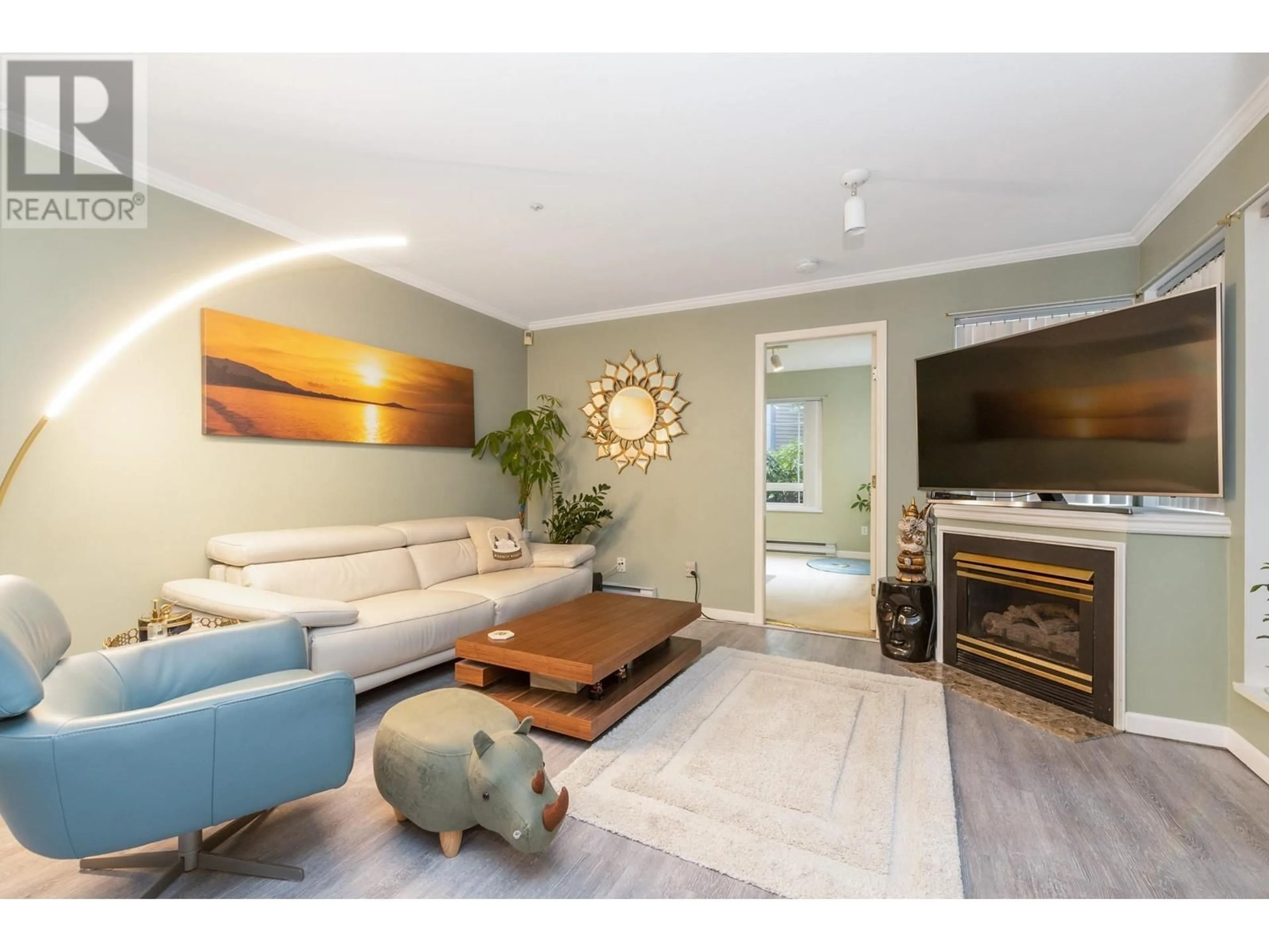 Living room, wood floors for 101 1189 WESTWOOD STREET, Coquitlam British Columbia V3B7P5