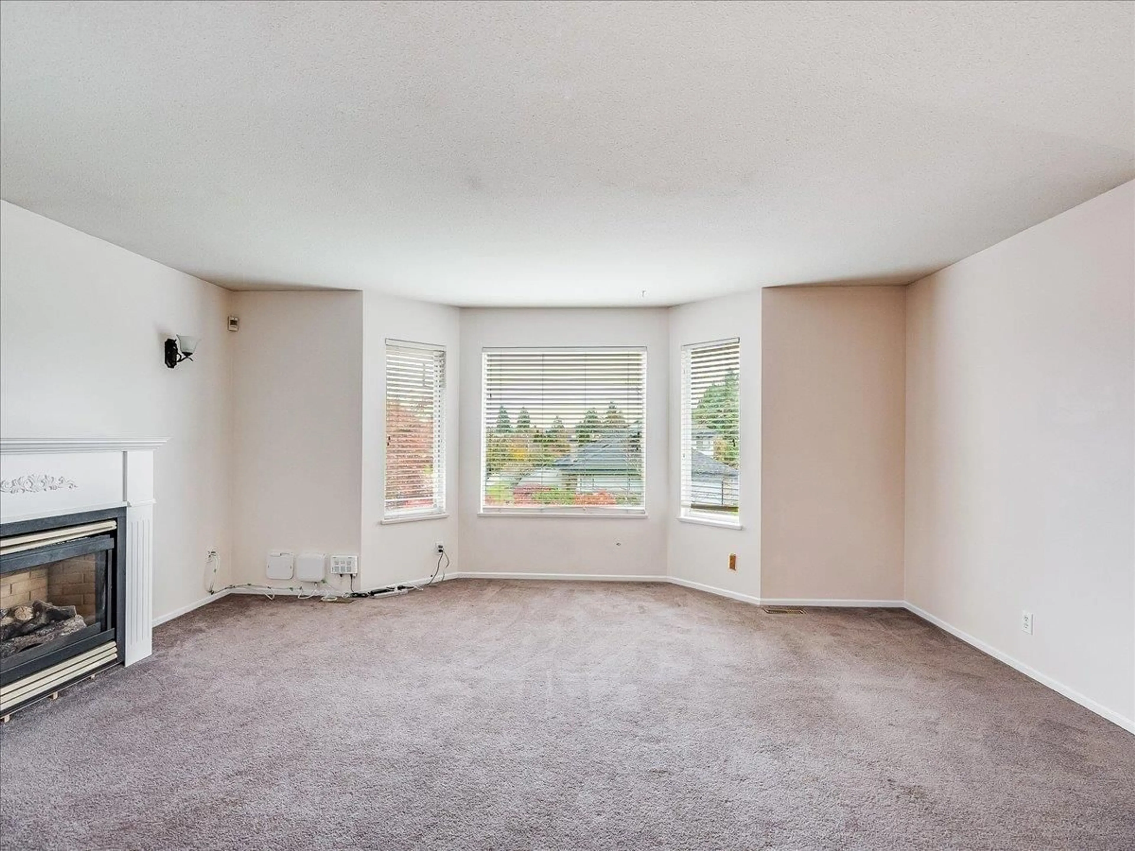 A pic of a room, carpet floors for 9335 152A STREET, Surrey British Columbia V3R0E6