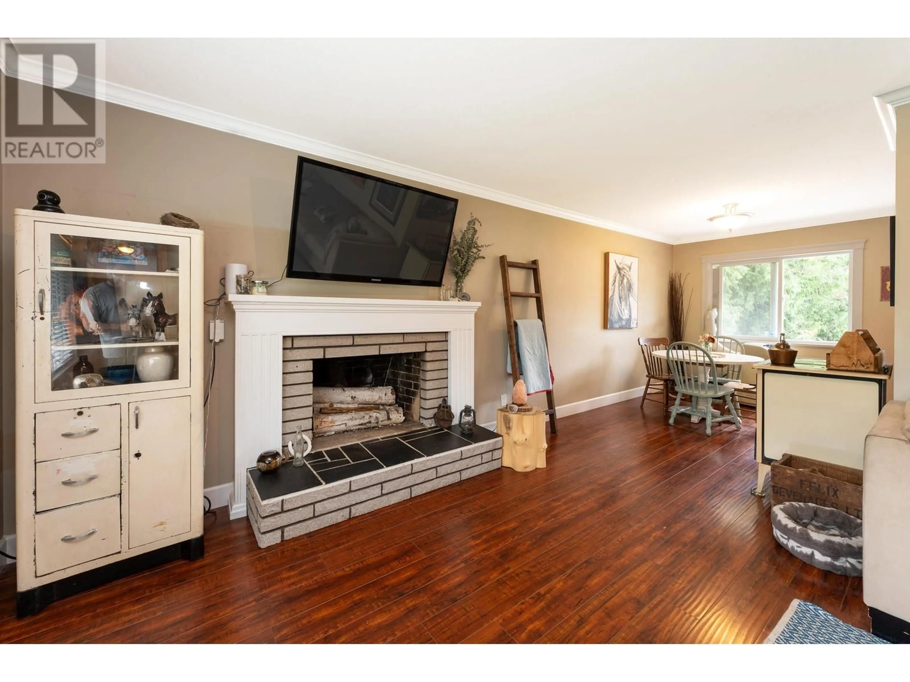 Living room, wood floors for 12290 252 STREET, Maple Ridge British Columbia V4R1G6