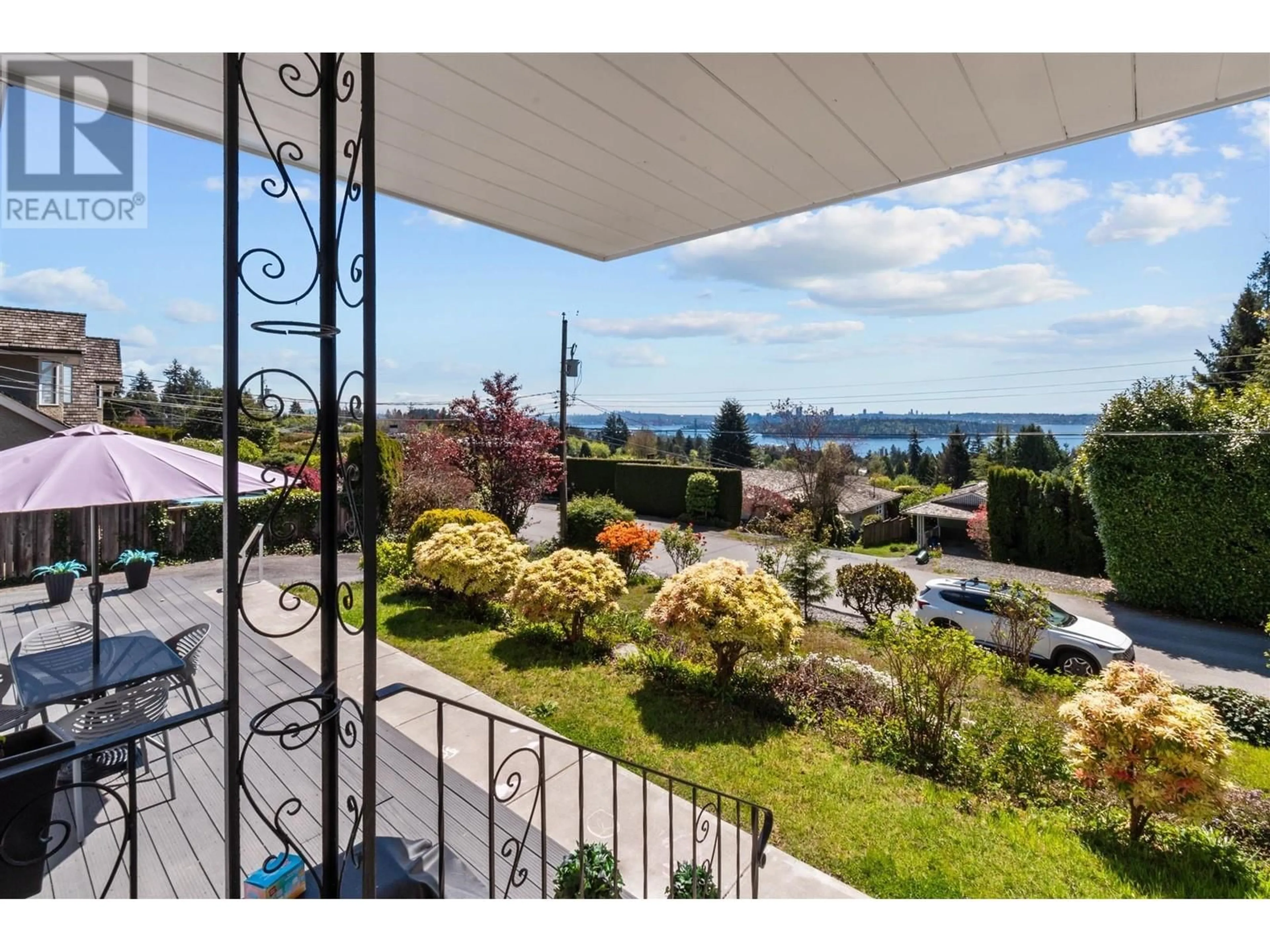 Patio, the fenced backyard for 1895 ROSEBERY AVENUE, West Vancouver British Columbia V7V2Z5