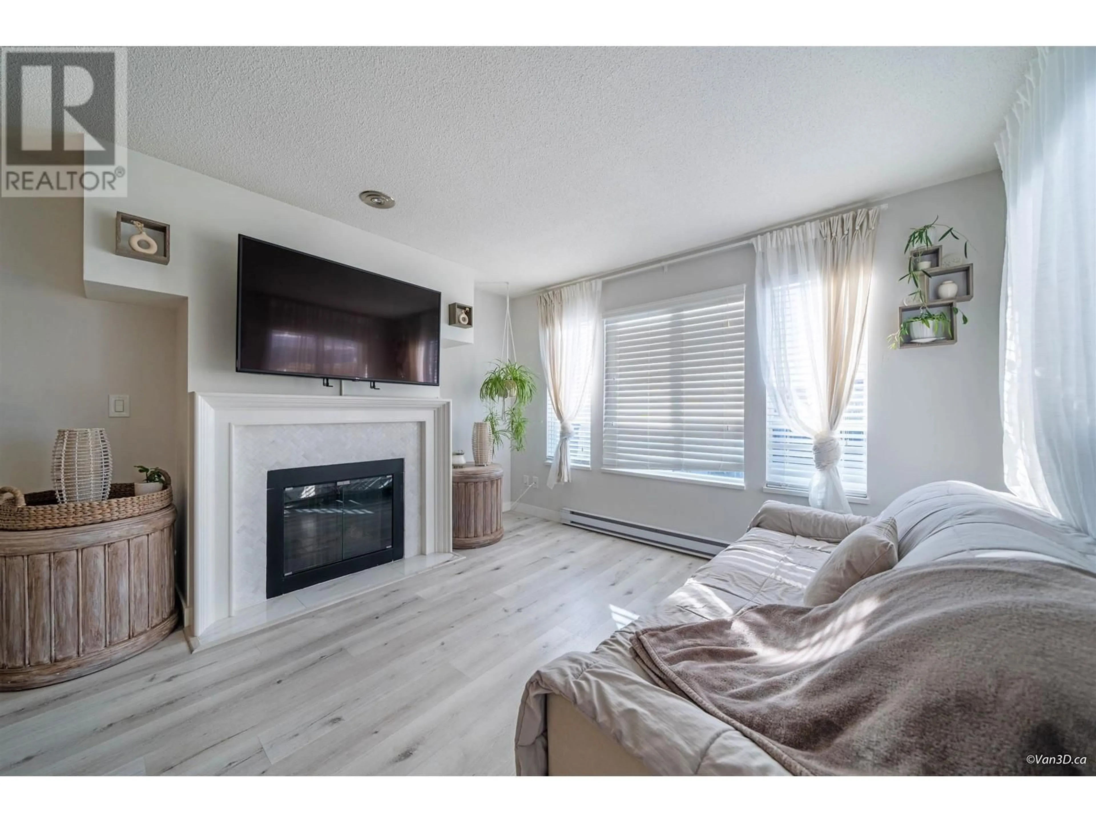 Living room, wood floors for 17 2658 MORNINGSTAR CRESCENT, Vancouver British Columbia V5S4P4