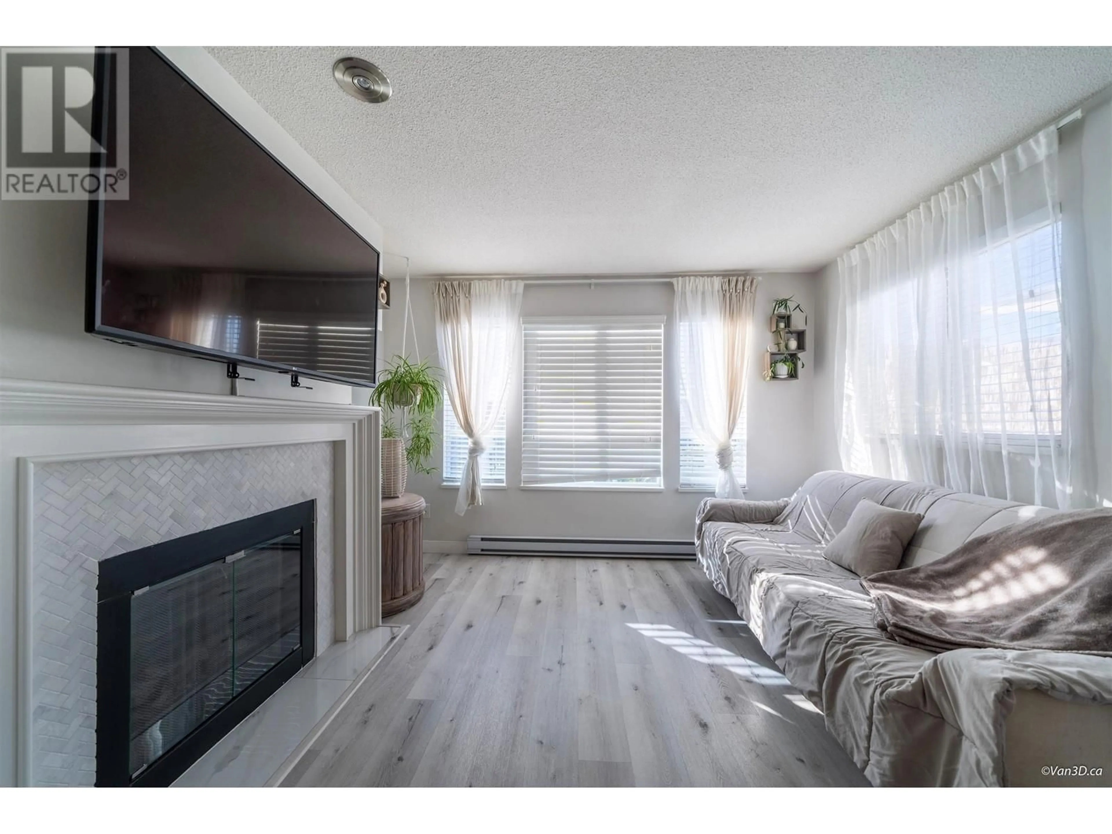 Living room, wood floors for 17 2658 MORNINGSTAR CRESCENT, Vancouver British Columbia V5S4P4