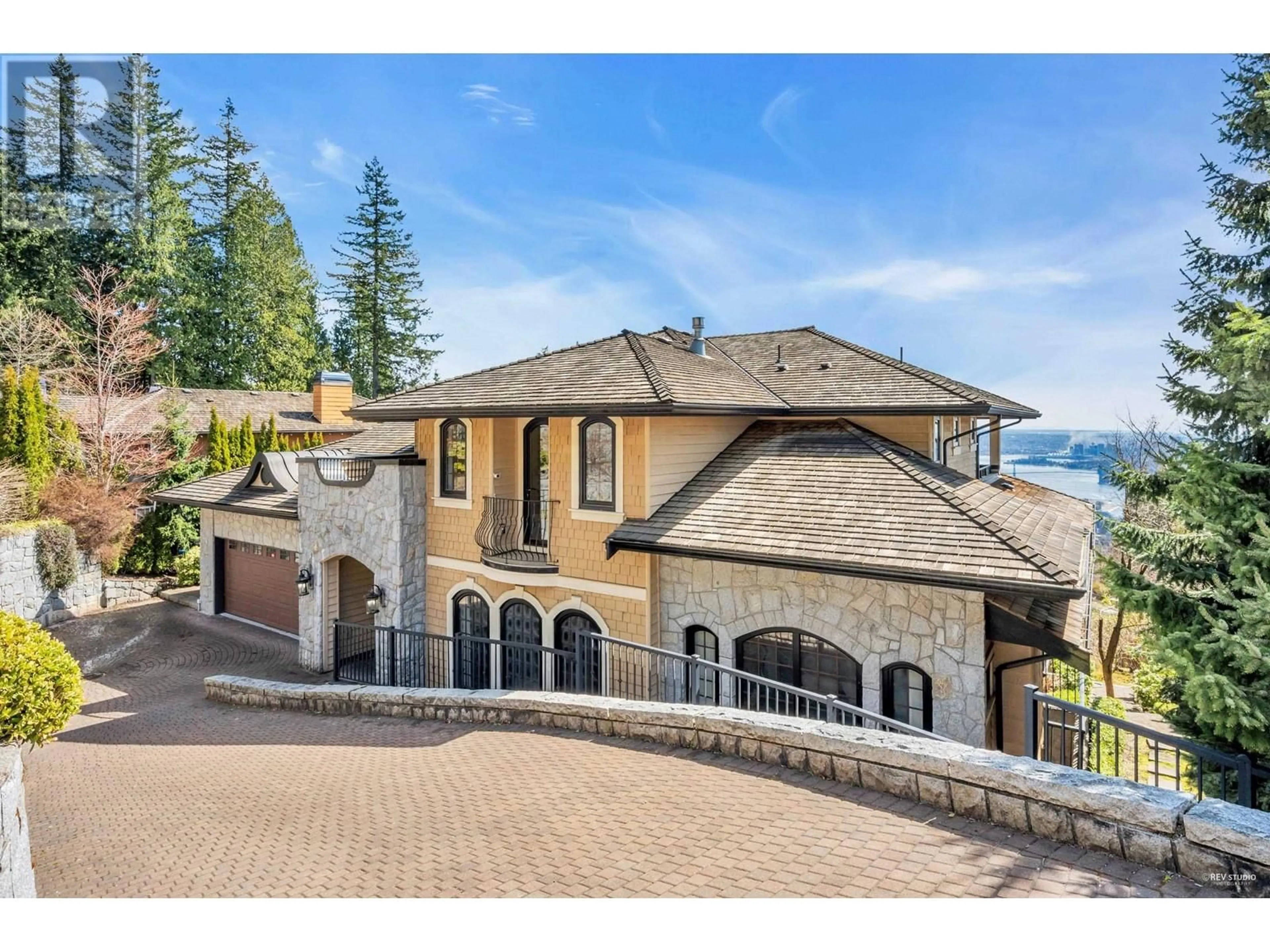 Frontside or backside of a home, mountain for 2336 KADLEC COURT, West Vancouver British Columbia V7S3K3