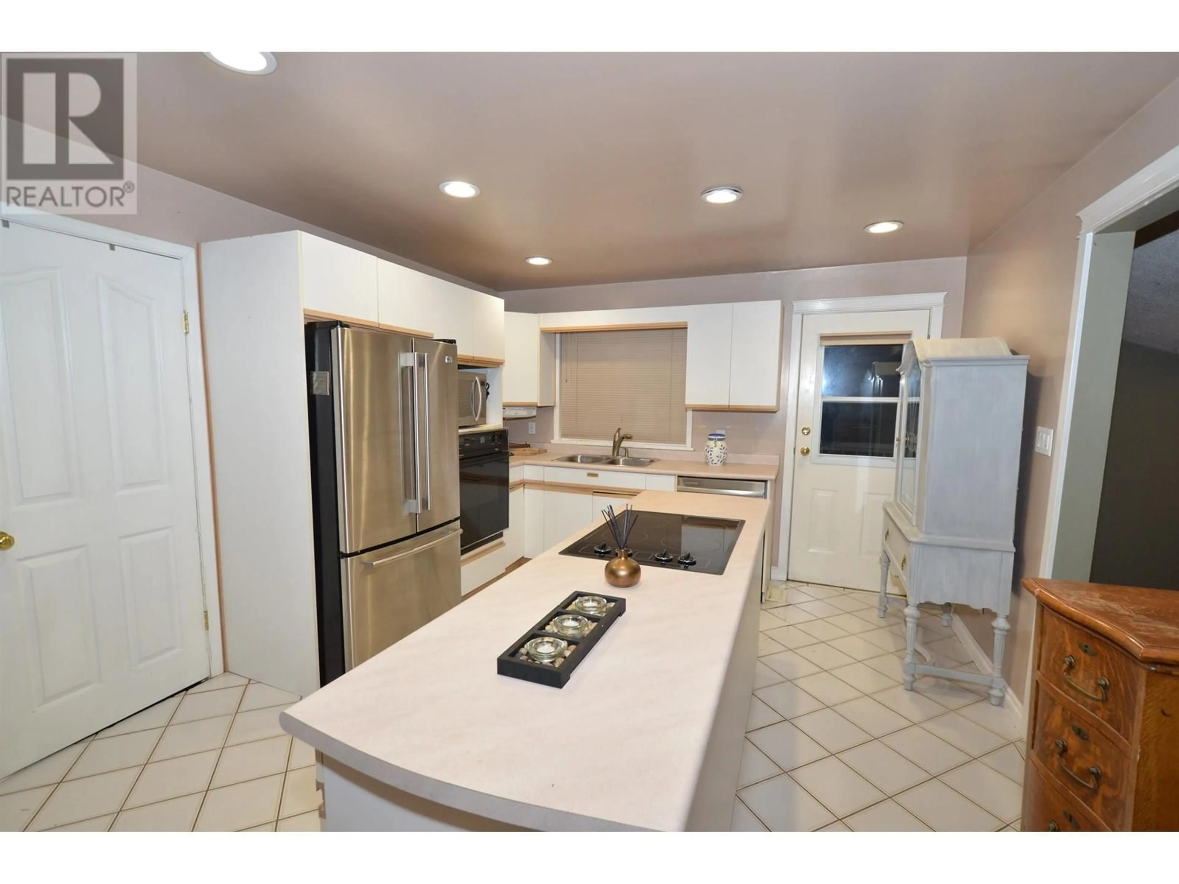 Kitchen, ceramic floors for 23389 TAMARACK LANE, Maple Ridge British Columbia V2W1A8