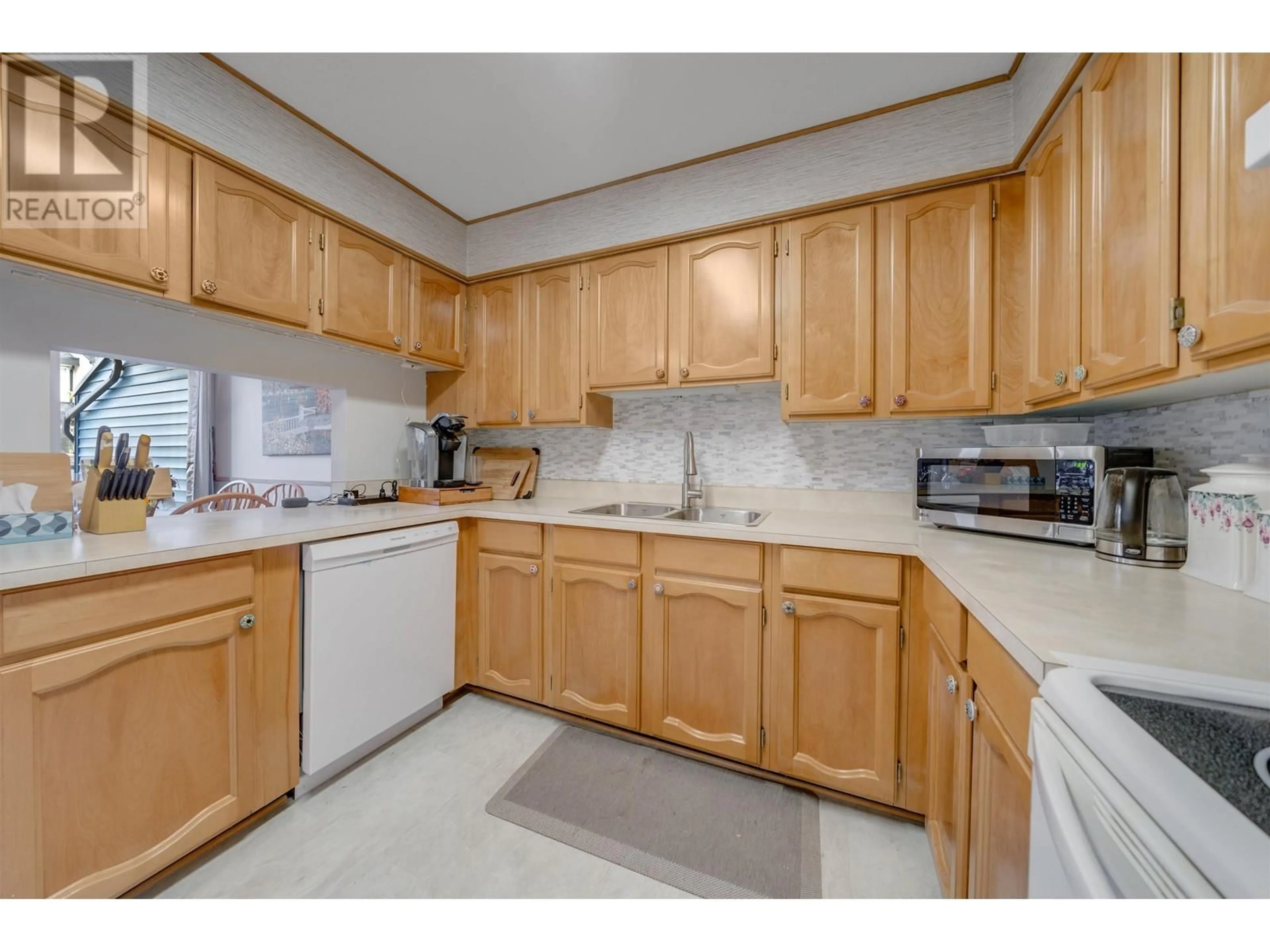 Standard kitchen, wood floors for 23 12120 189A STREET, Pitt Meadows British Columbia V3Y1V5