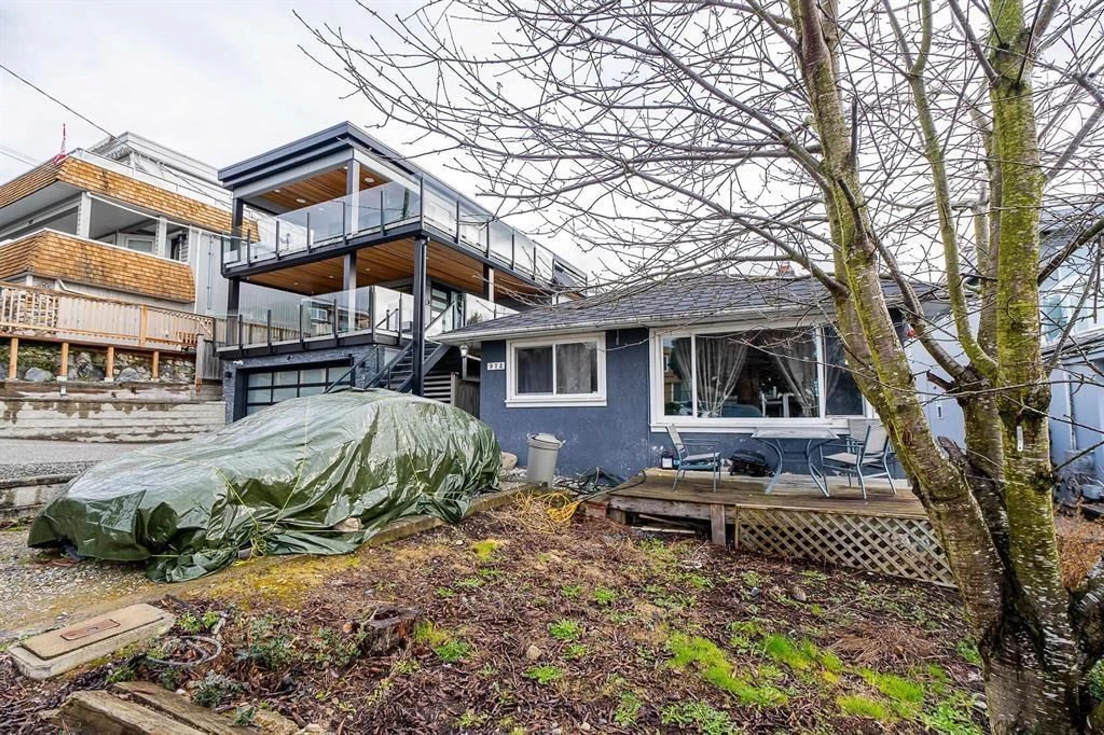 Frontside or backside of a home, the fenced backyard for 972 KENT STREET, White Rock British Columbia V4B4T1