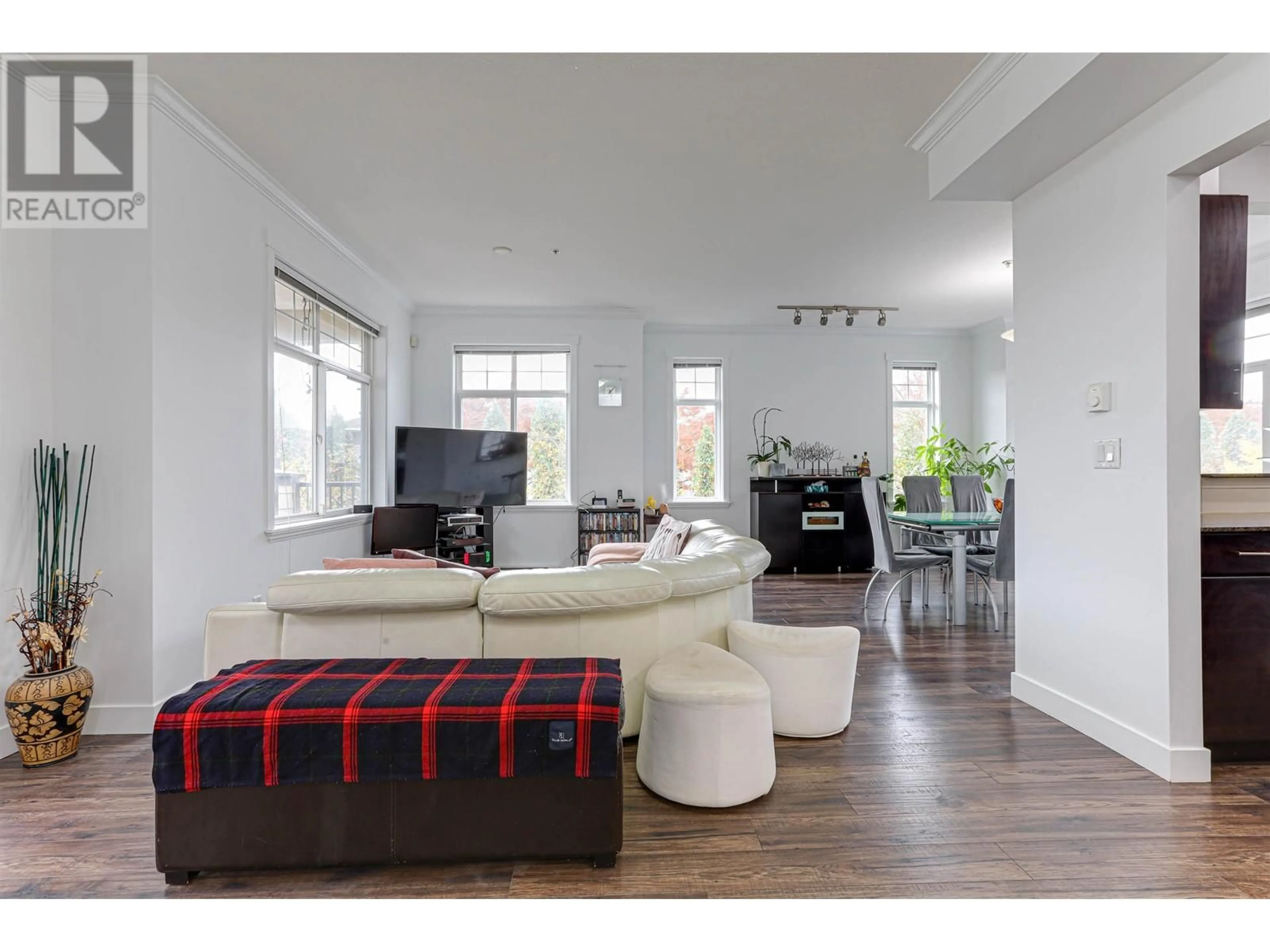 Living room, wood floors for 11 1211 EWEN AVENUE, New Westminster British Columbia V3M5E5